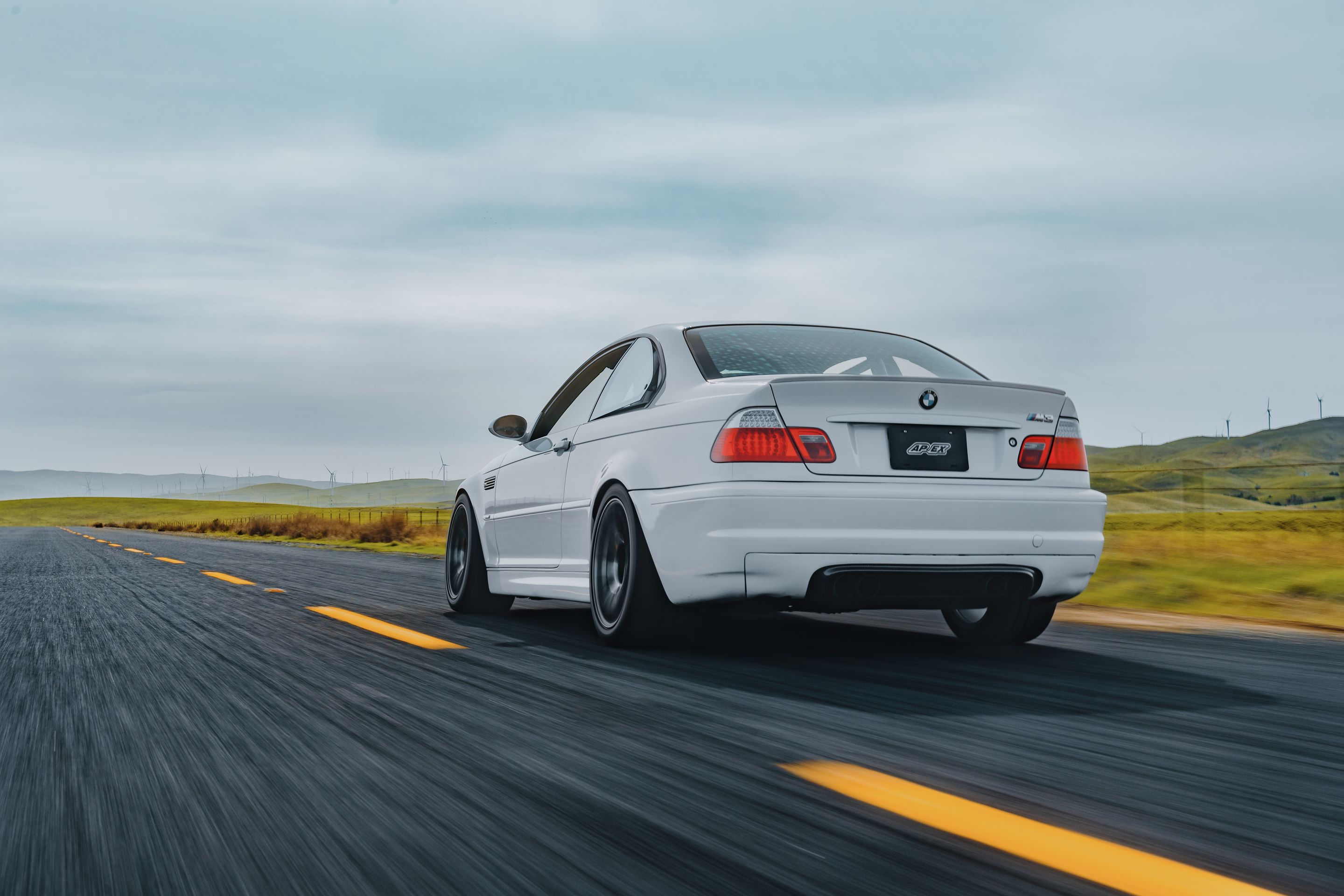 White BMW E46 M3 with 18" EC-7RS Apex wheels in Anthracite