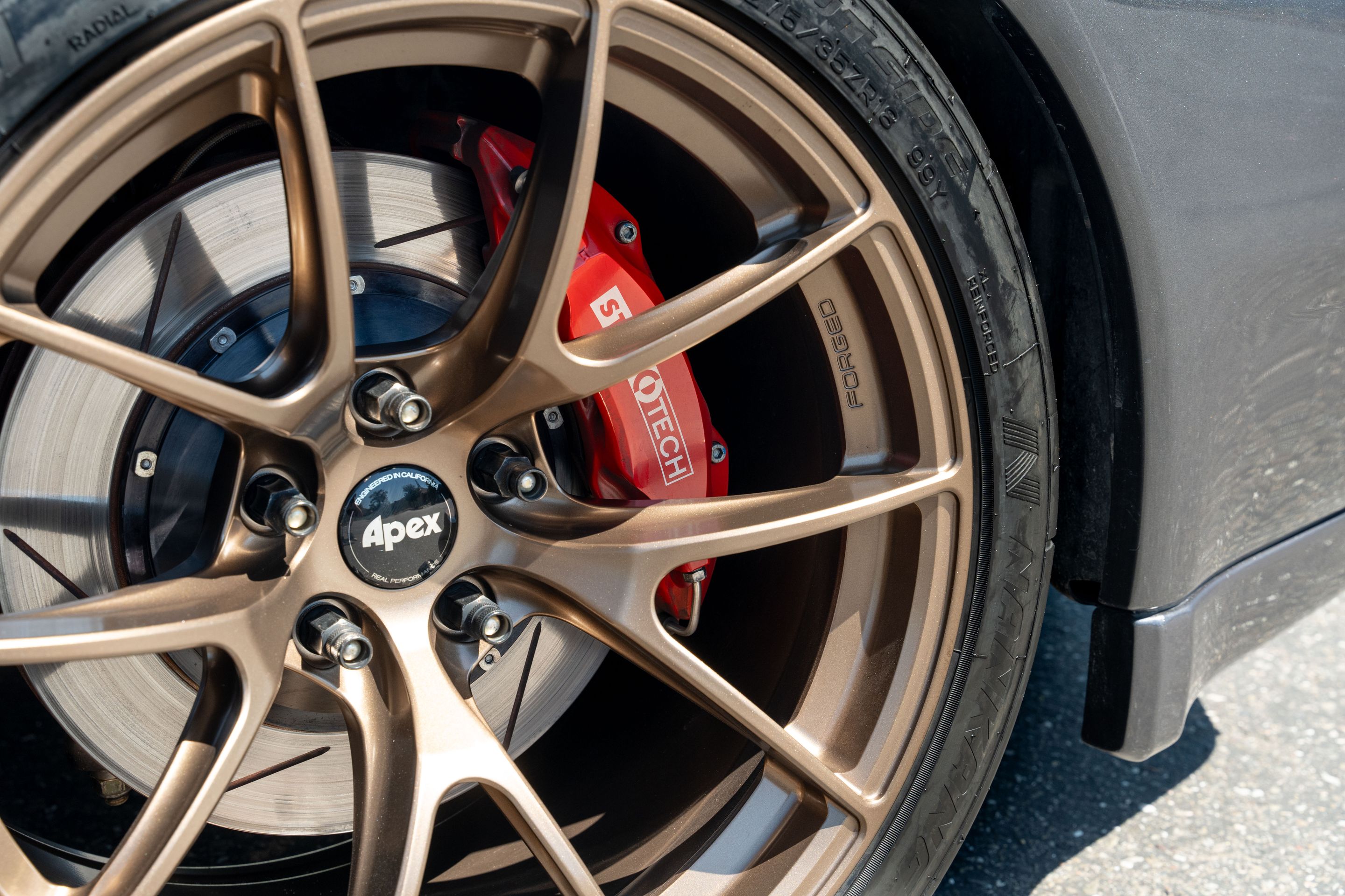 Grey Nissan R32 GT-R with 18" VS-5RS Apex wheels in Satin Bronze