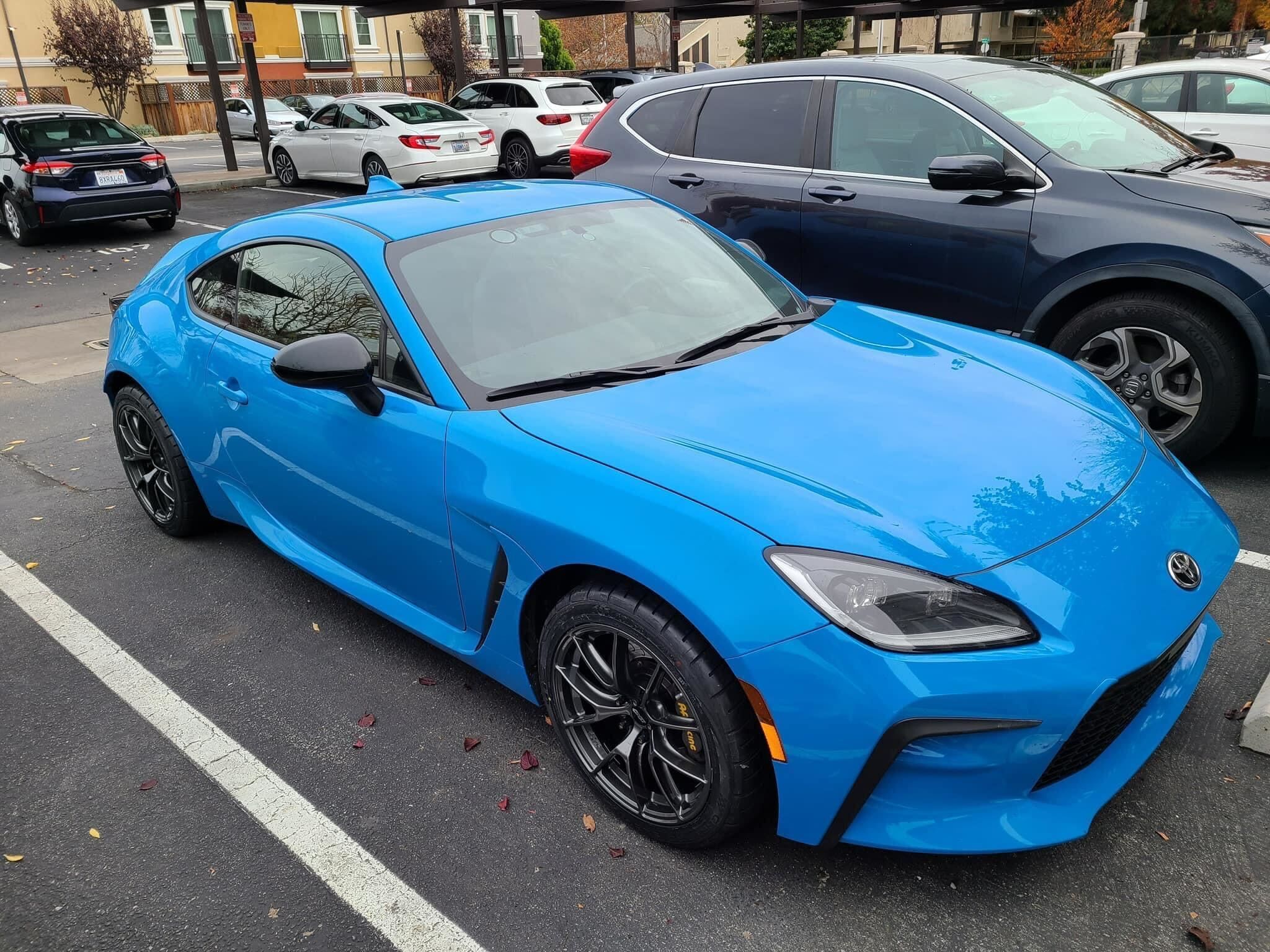 Blue Toyota GR86 with 17" VS-5RS Apex wheels in Anthracite