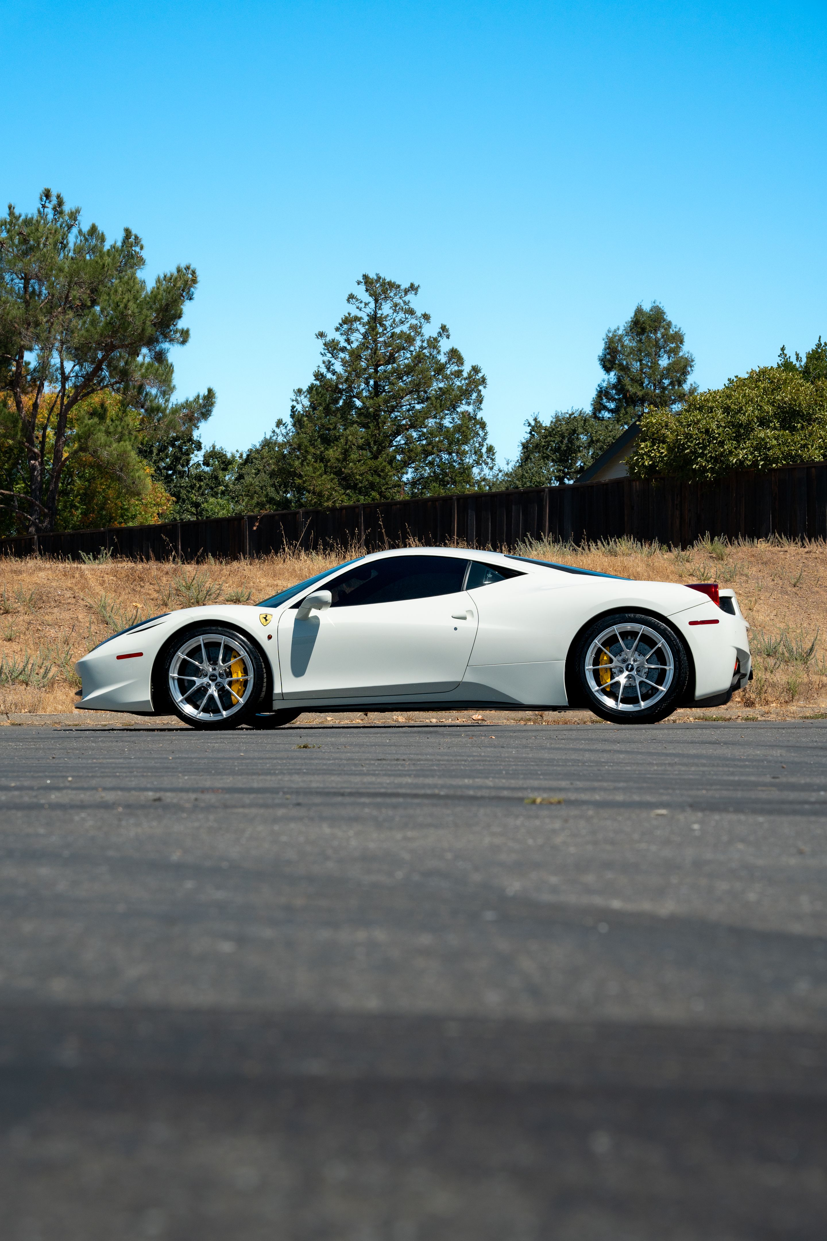 White Ferrari 458 Italia with 20" VS-5RS Apex wheels in Brushed Clear
