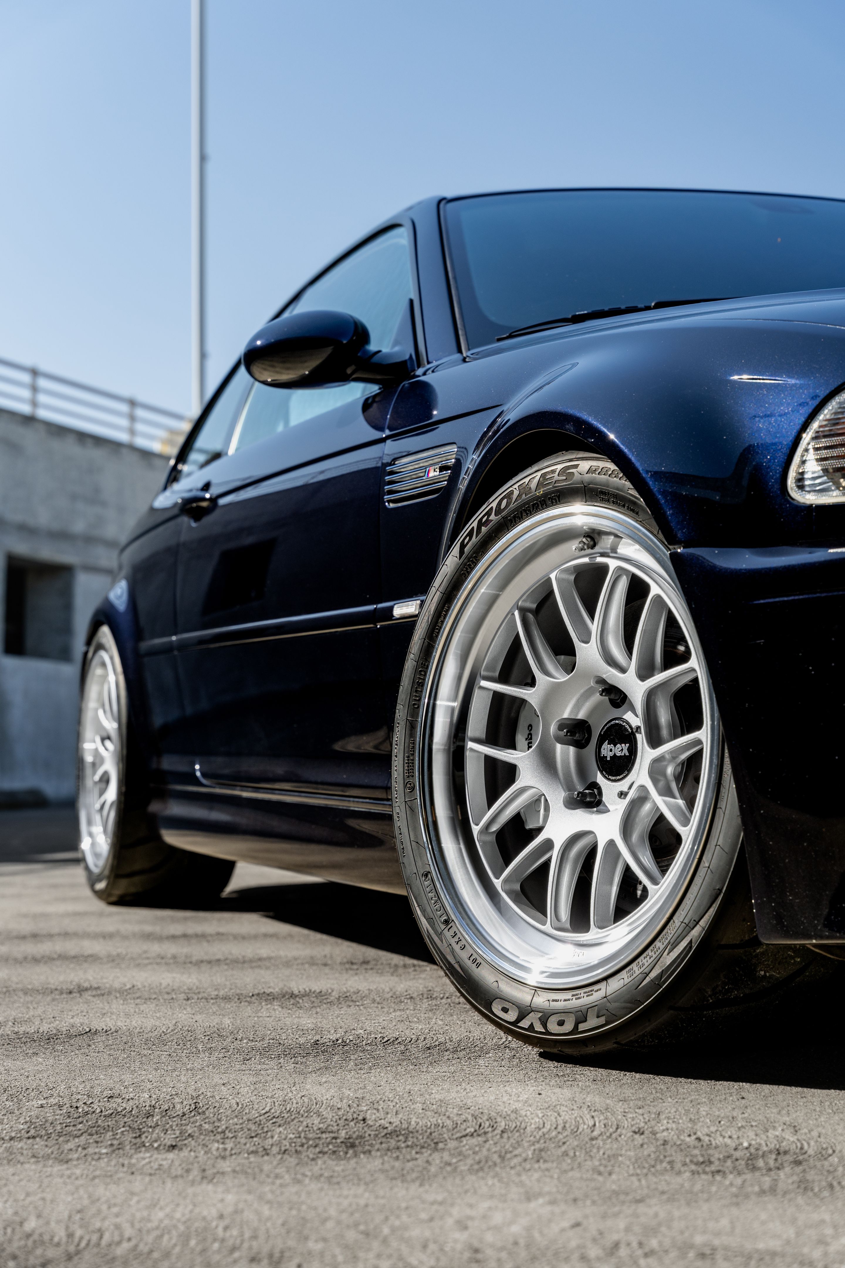 Black BMW E46 M3 with 18" ML-7RT Apex wheels in Machined Lip Race Silver