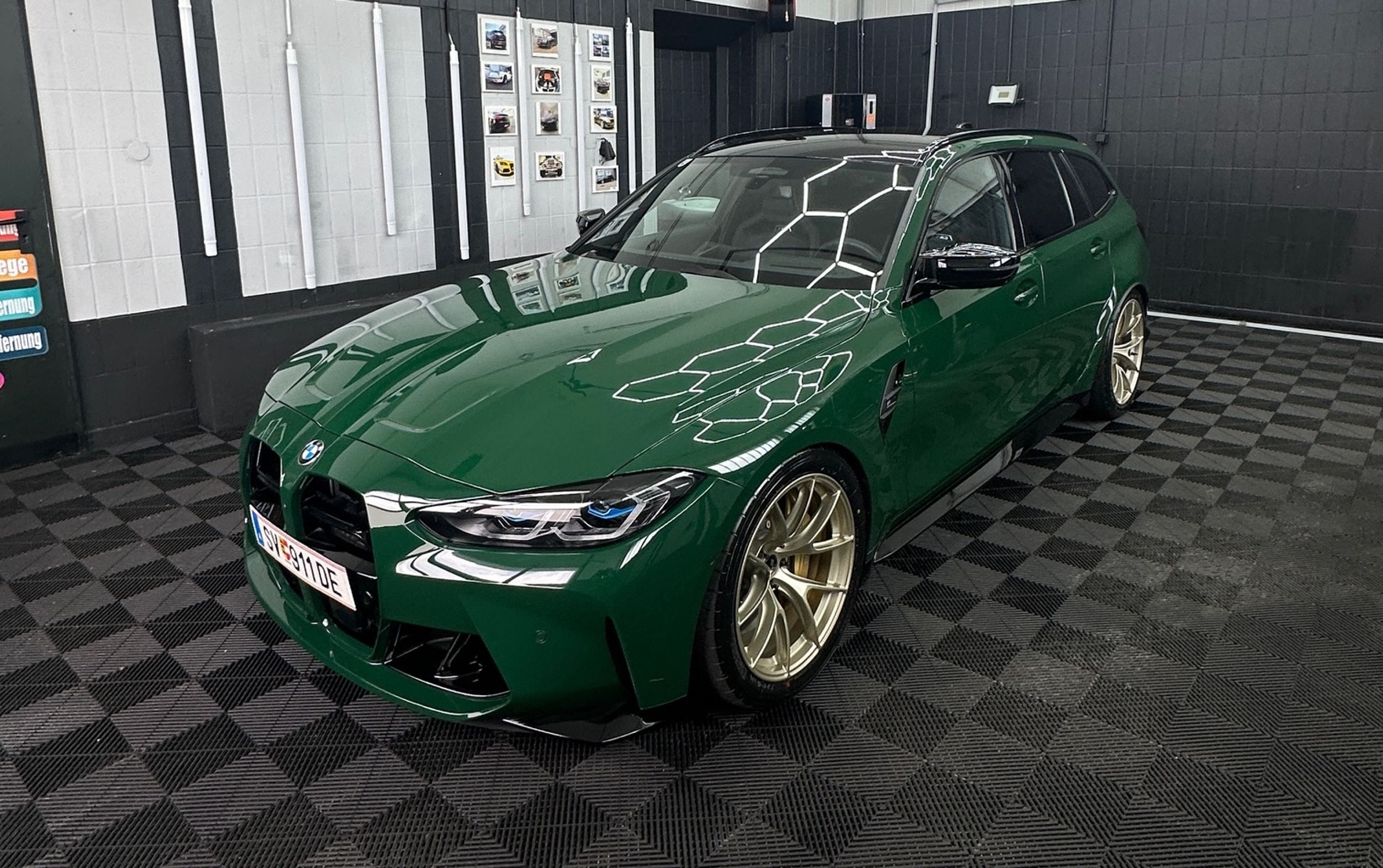 Green BMW G80 M3 with 19" VS-5RS Apex wheels in Motorsport Gold