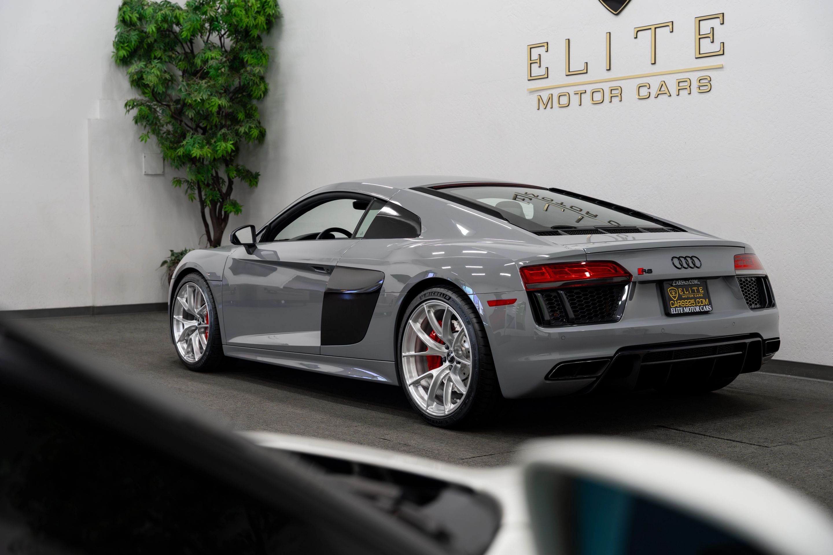 Grey Audi Gen 2 R8 with 19"/20" VS-5RS Apex wheels in Brushed Clear