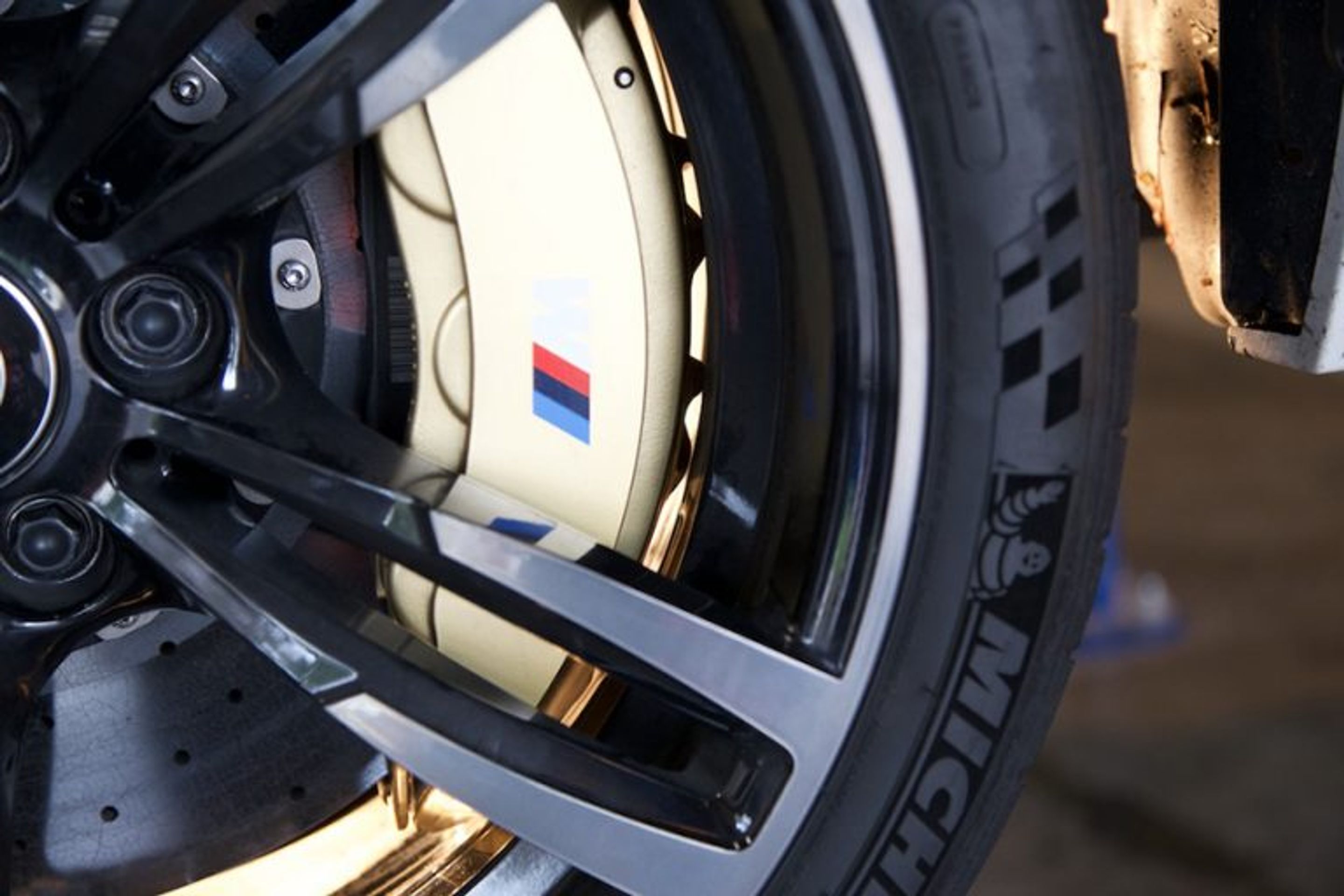 White BMW F82 Coupe M4 with 19" ARC-8 Apex wheels in Satin Bronze