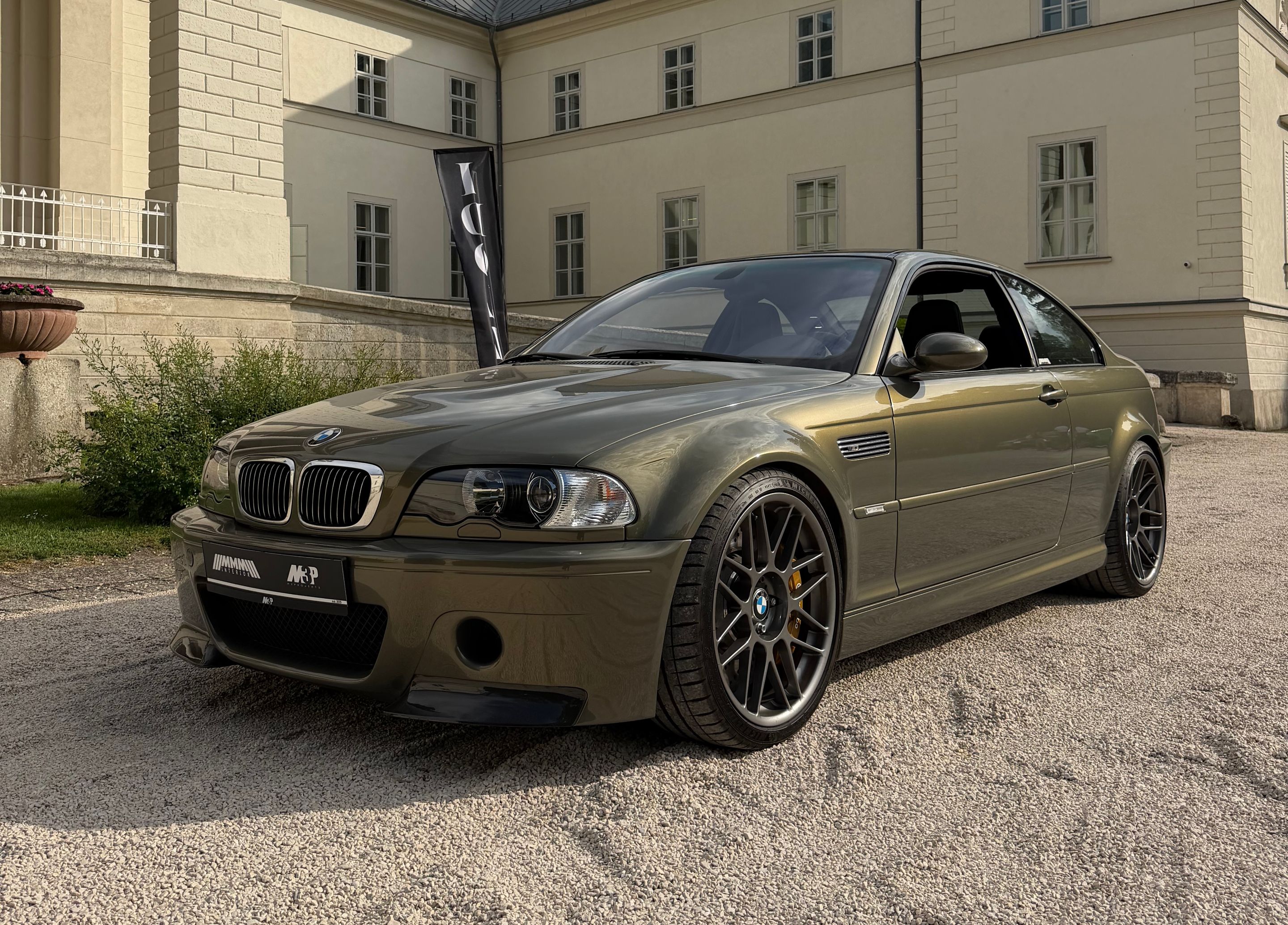 Multicolor BMW E46 M3 with 19" ARC-8 Apex wheels in Anthracite