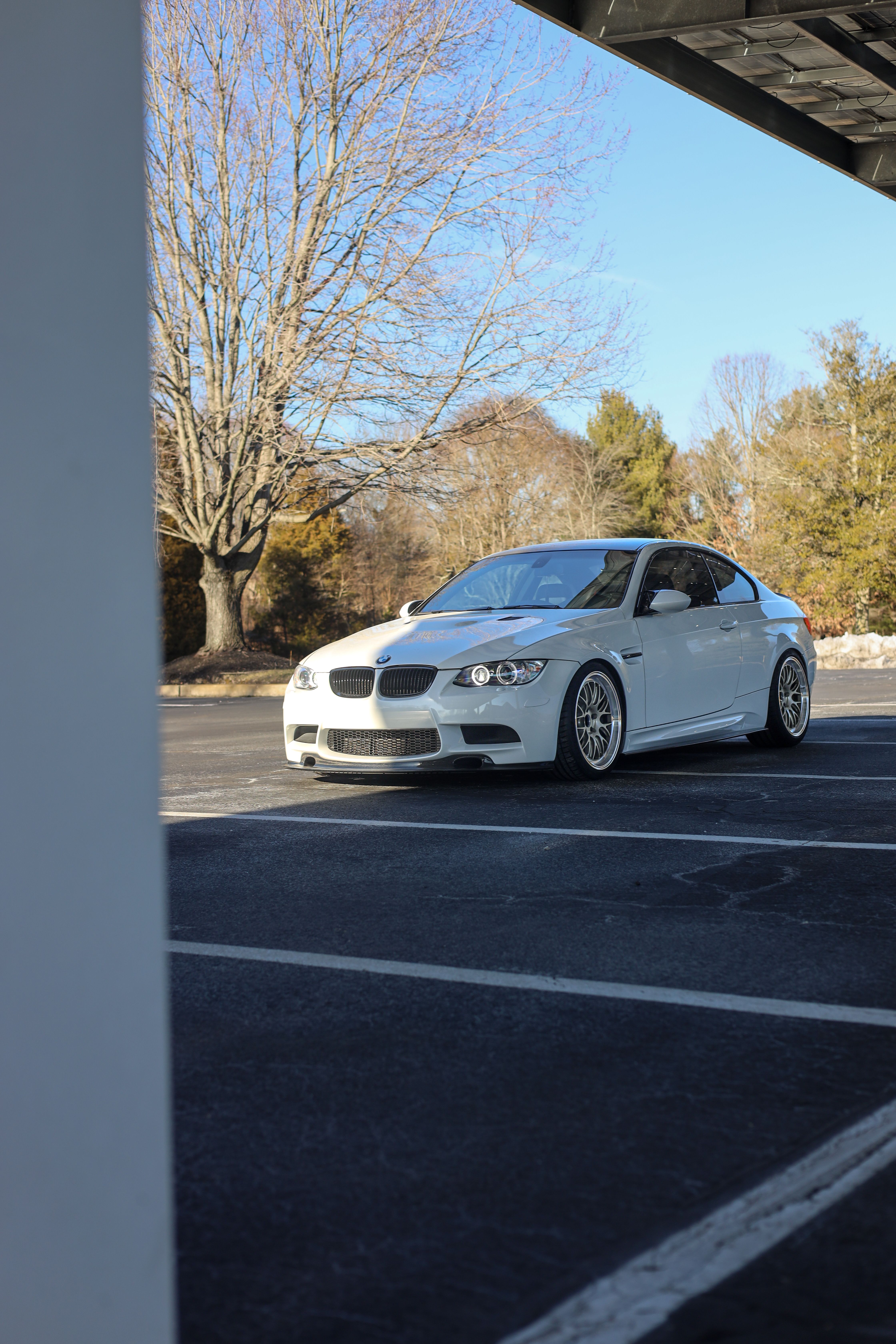 White BMW E92 Coupe M3 with 19" ML-10RT Apex wheels in Machined Lip Gloss Motorsport Gold