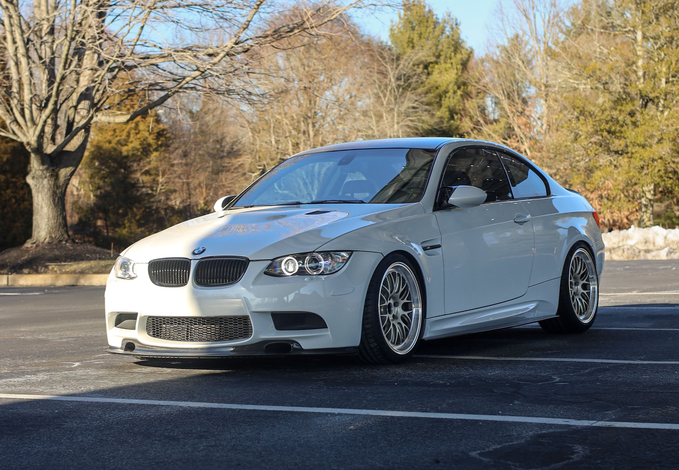 White BMW E92 Coupe M3 with 19" ML-10RT Apex wheels in Machined Lip Gloss Motorsport Gold