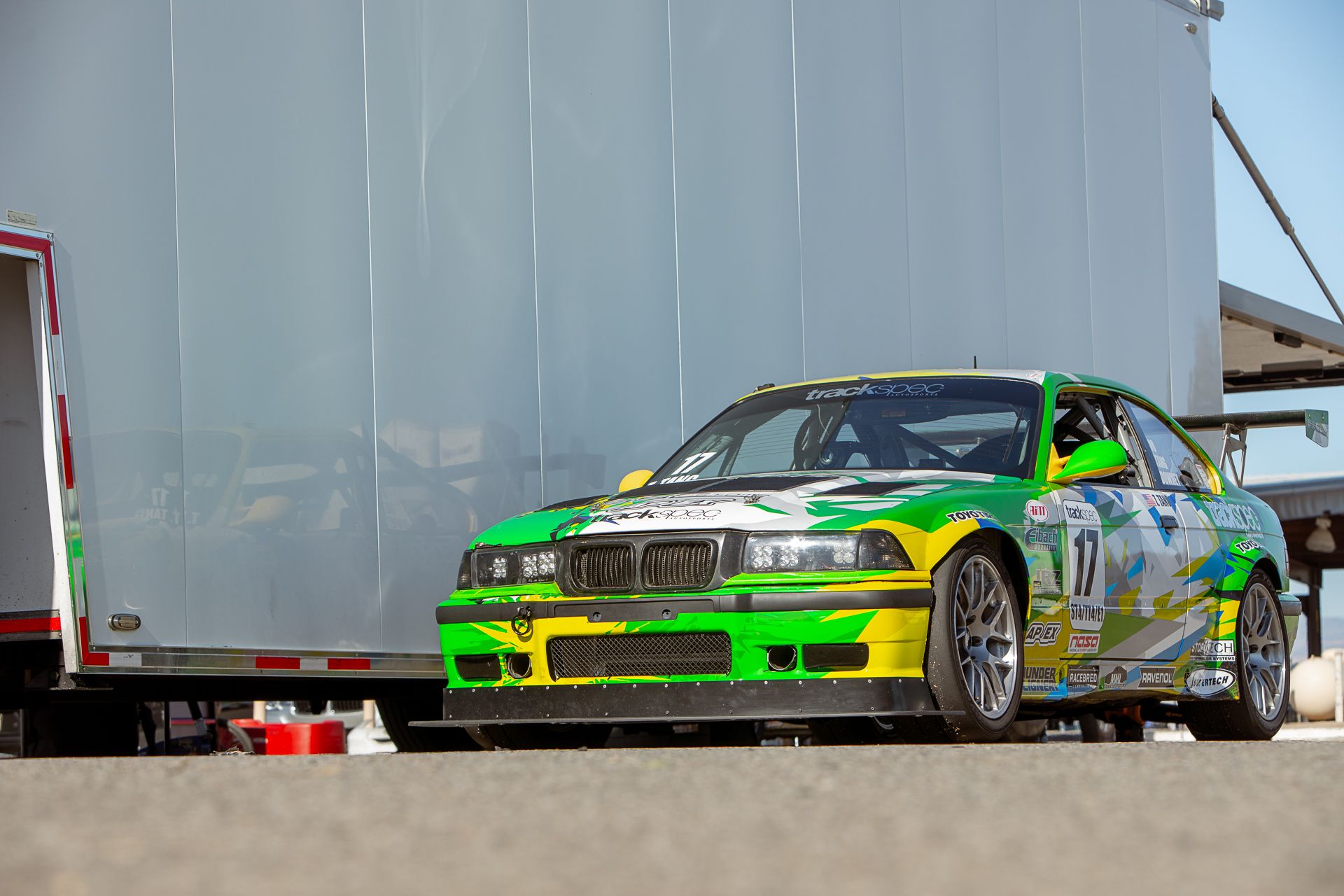 Race Livery BMW E36 M3 with 18" EC-7R Apex wheels in Brushed Clear