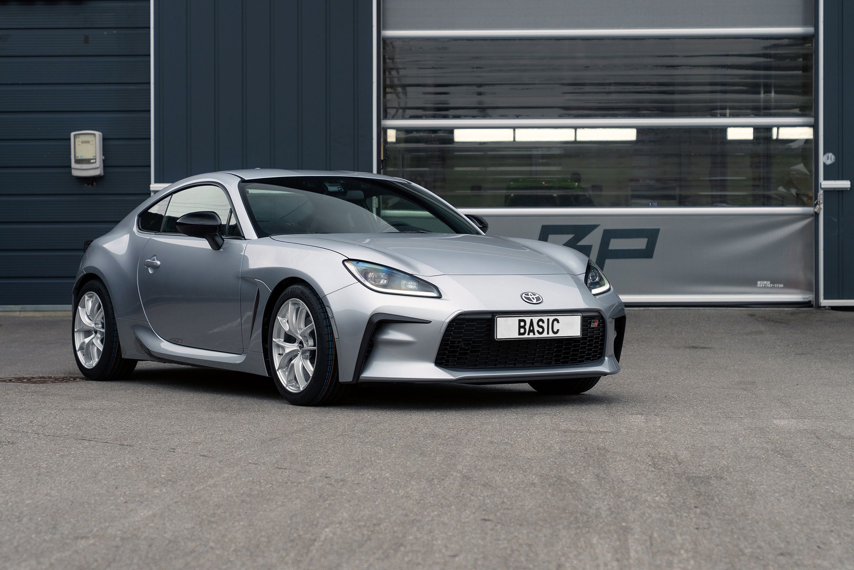 Silver Toyota GR86 with 17" VS-5RS Apex wheels in Brushed Clear