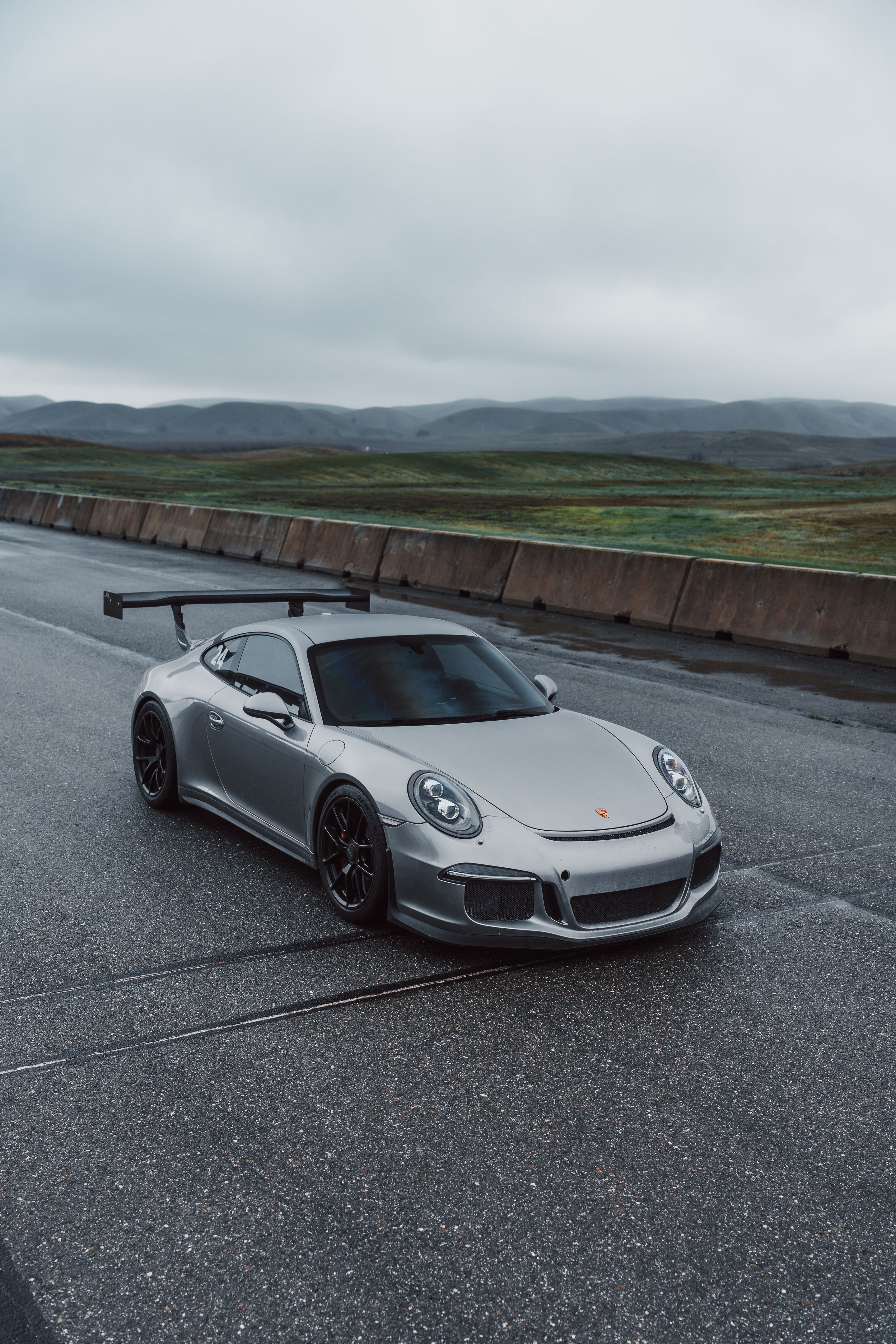 Silver Porsche 911 991.1 GT3 with 19" VS-5RE Apex wheels in Satin Black