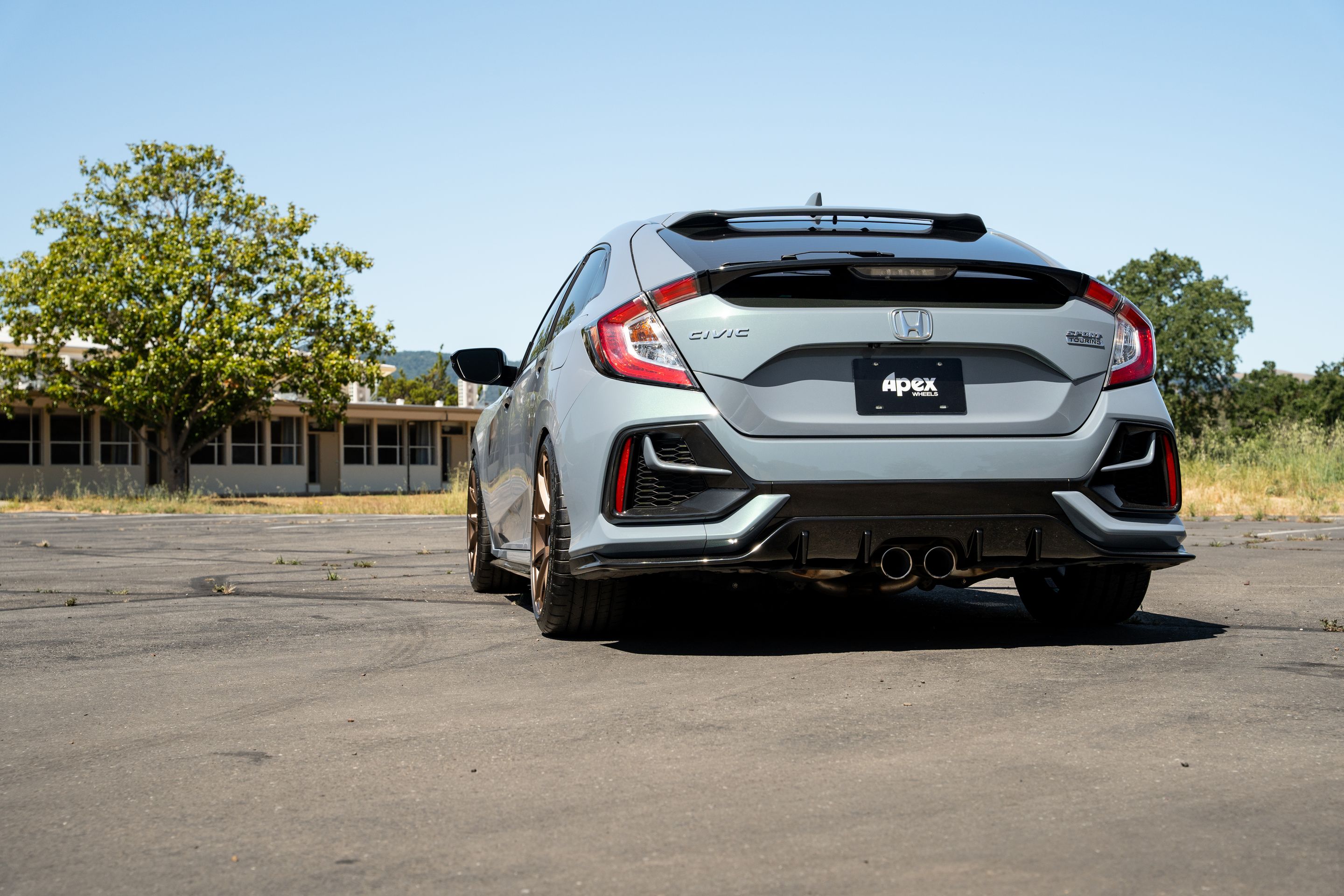 Grey Honda 10th Gen Civic with 18" VS-5 Apex wheels in Satin Bronze