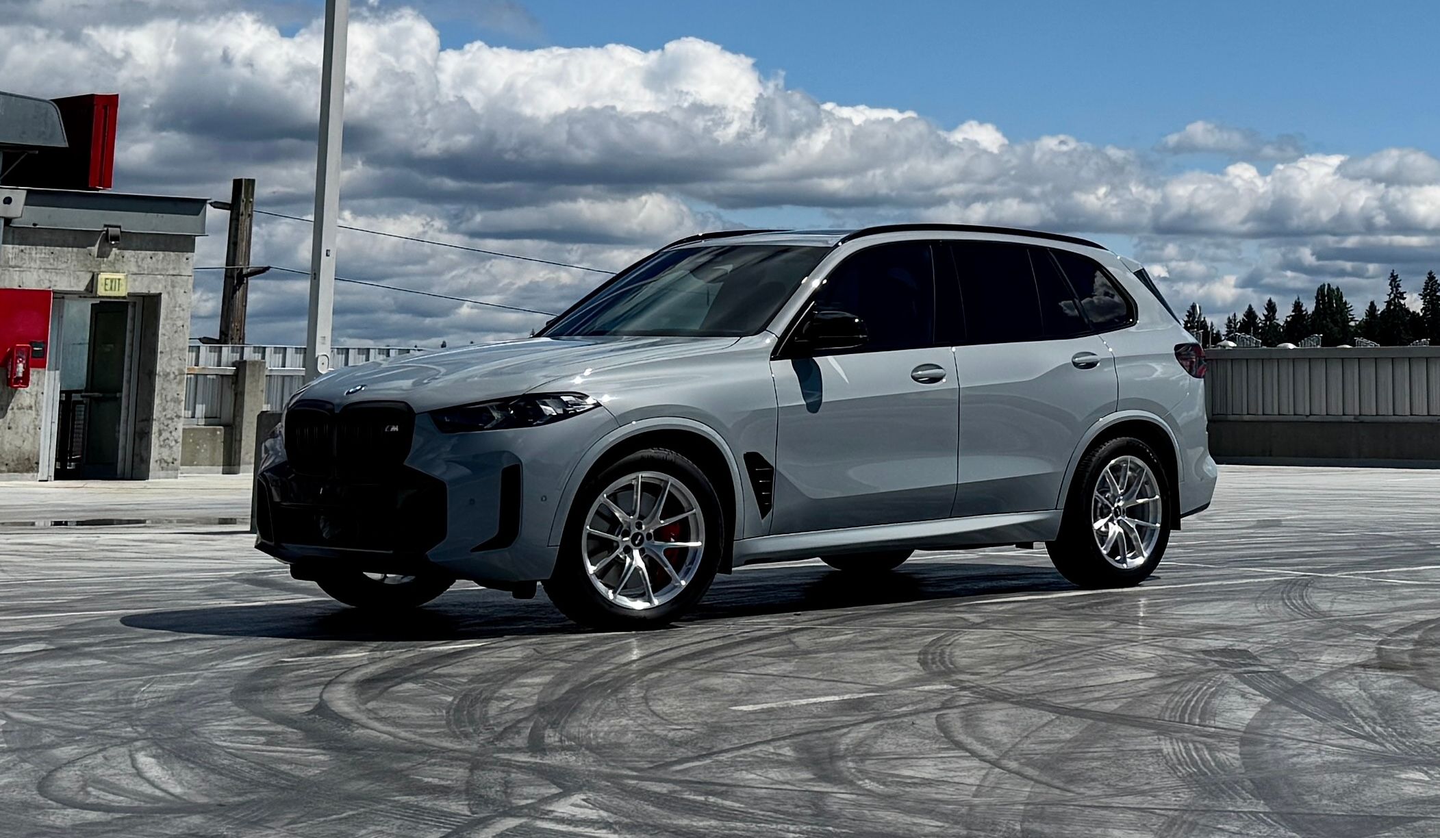 Grey BMW G05 X5 with 20" VS-5RX Apex wheels in Brushed Clear