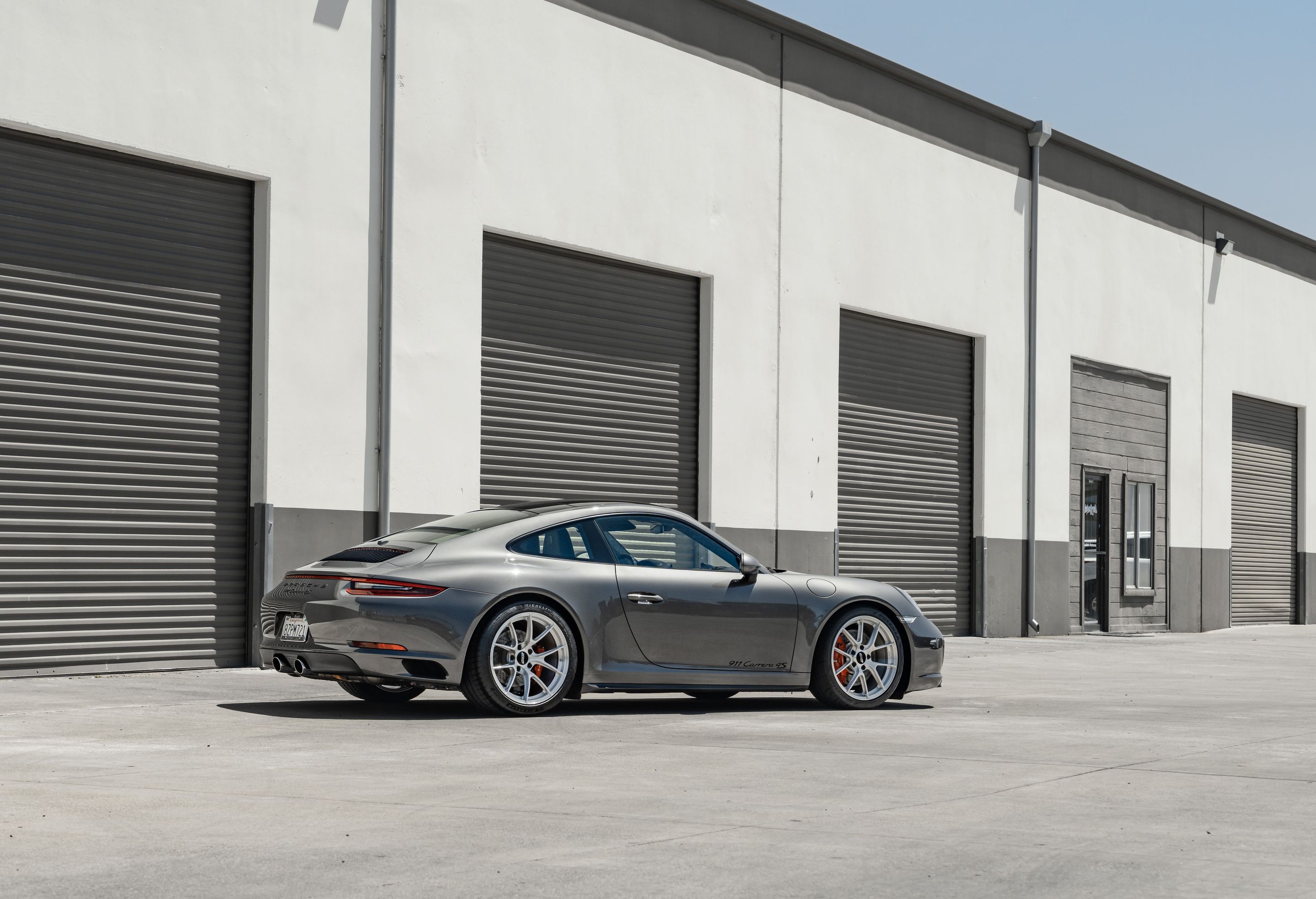 Grey Porsche 911 991.2 Carrera 4S with 19" VS-5RS Apex wheels in Brushed Clear