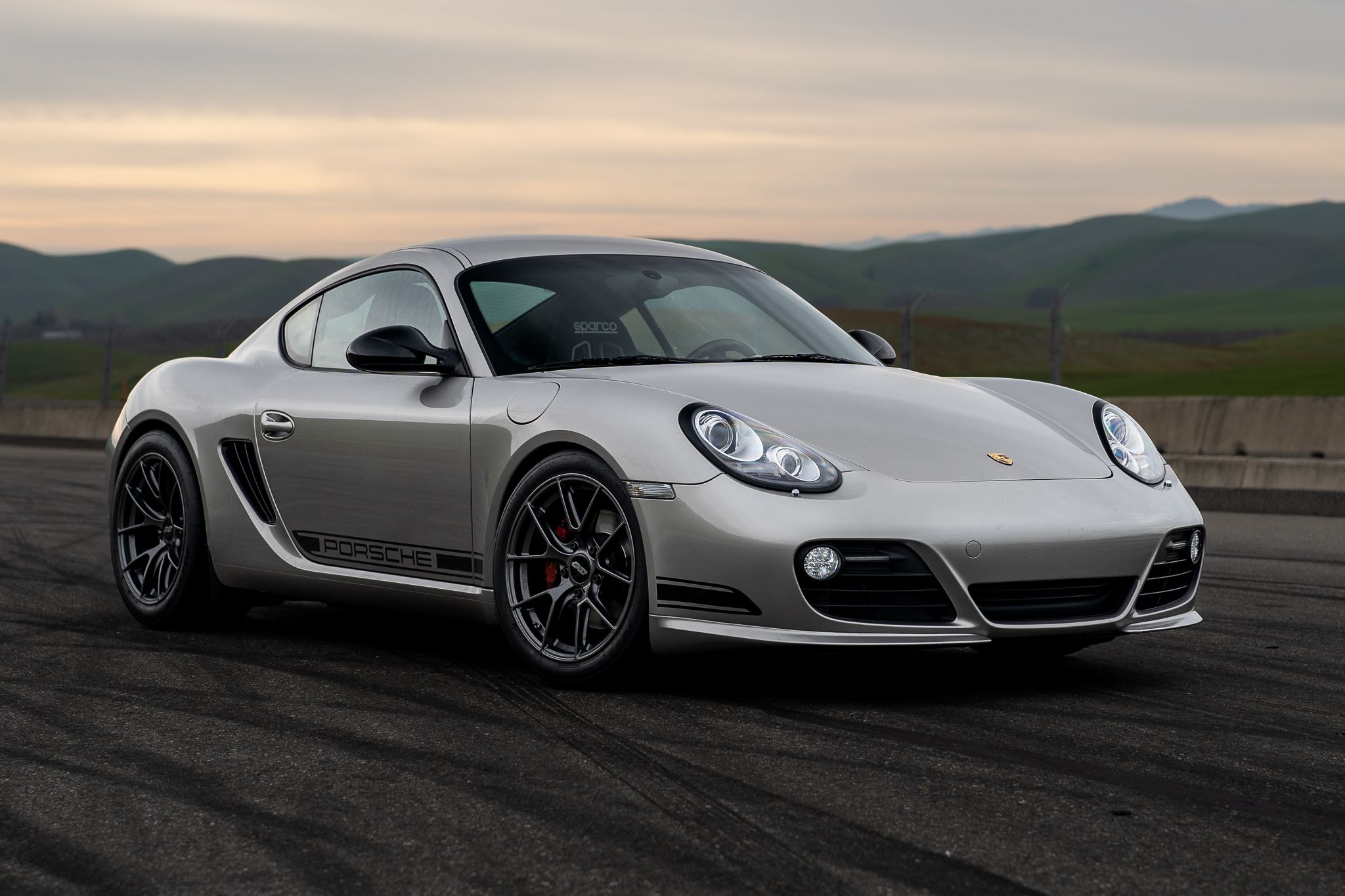 Grey Porsche 987 Cayman R with 18" VS-5RS Apex wheels in Anthracite