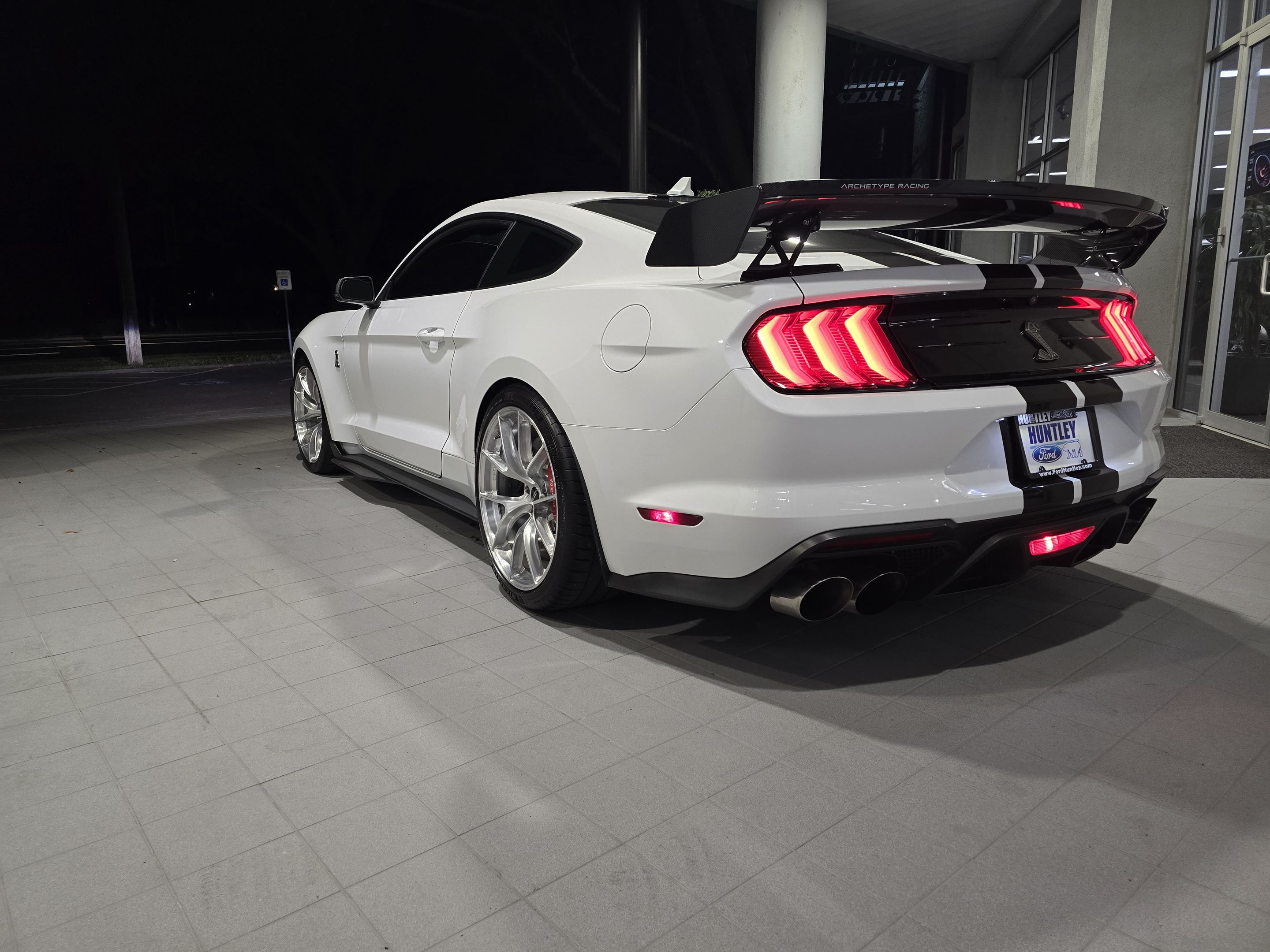 White Ford S550 Mustang GT500 with 20" VS-5RS Apex wheels in Brushed Clear