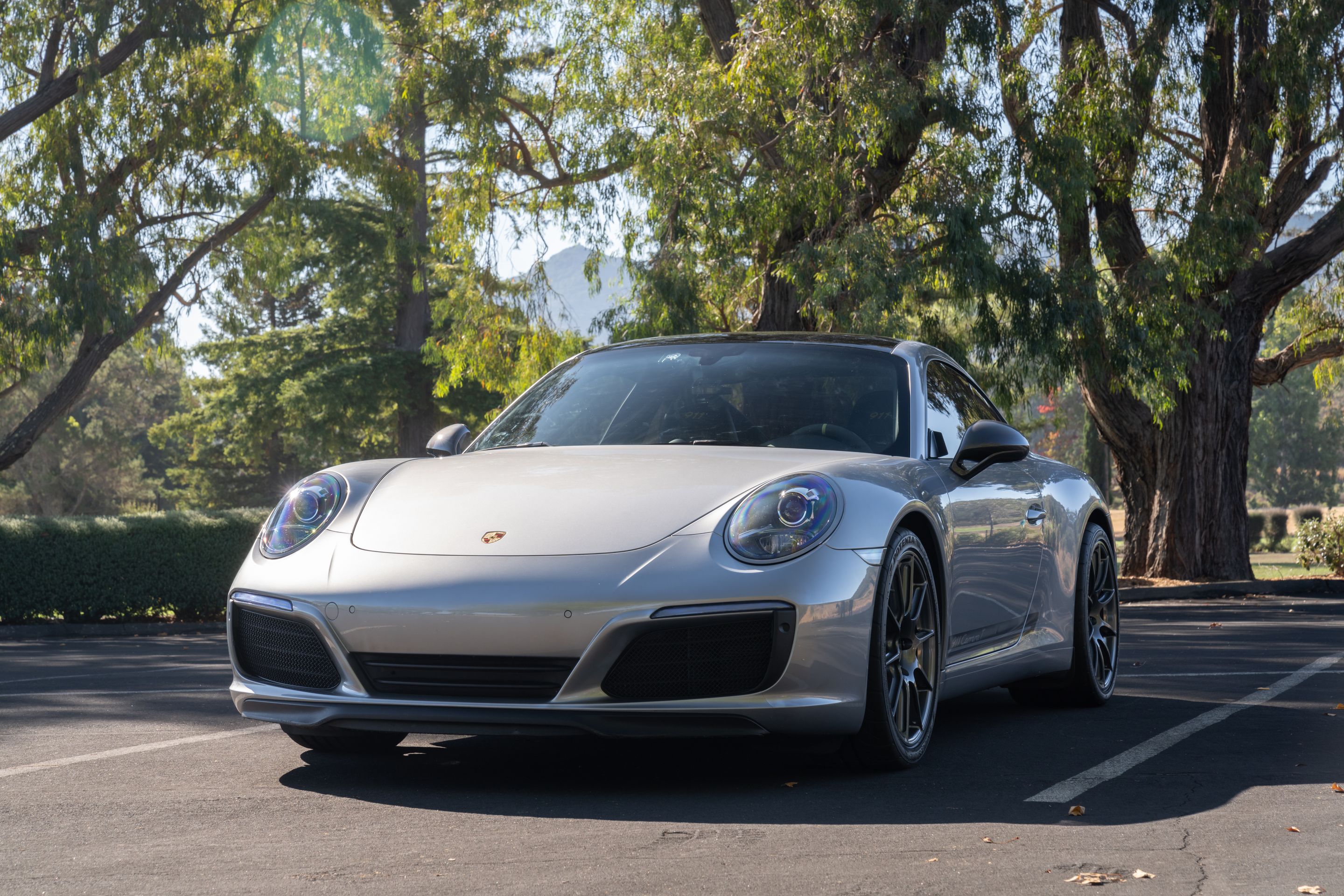 Silver Porsche 911 991.2 Carrera T with 19" SM-10 Apex wheels in Anthracite