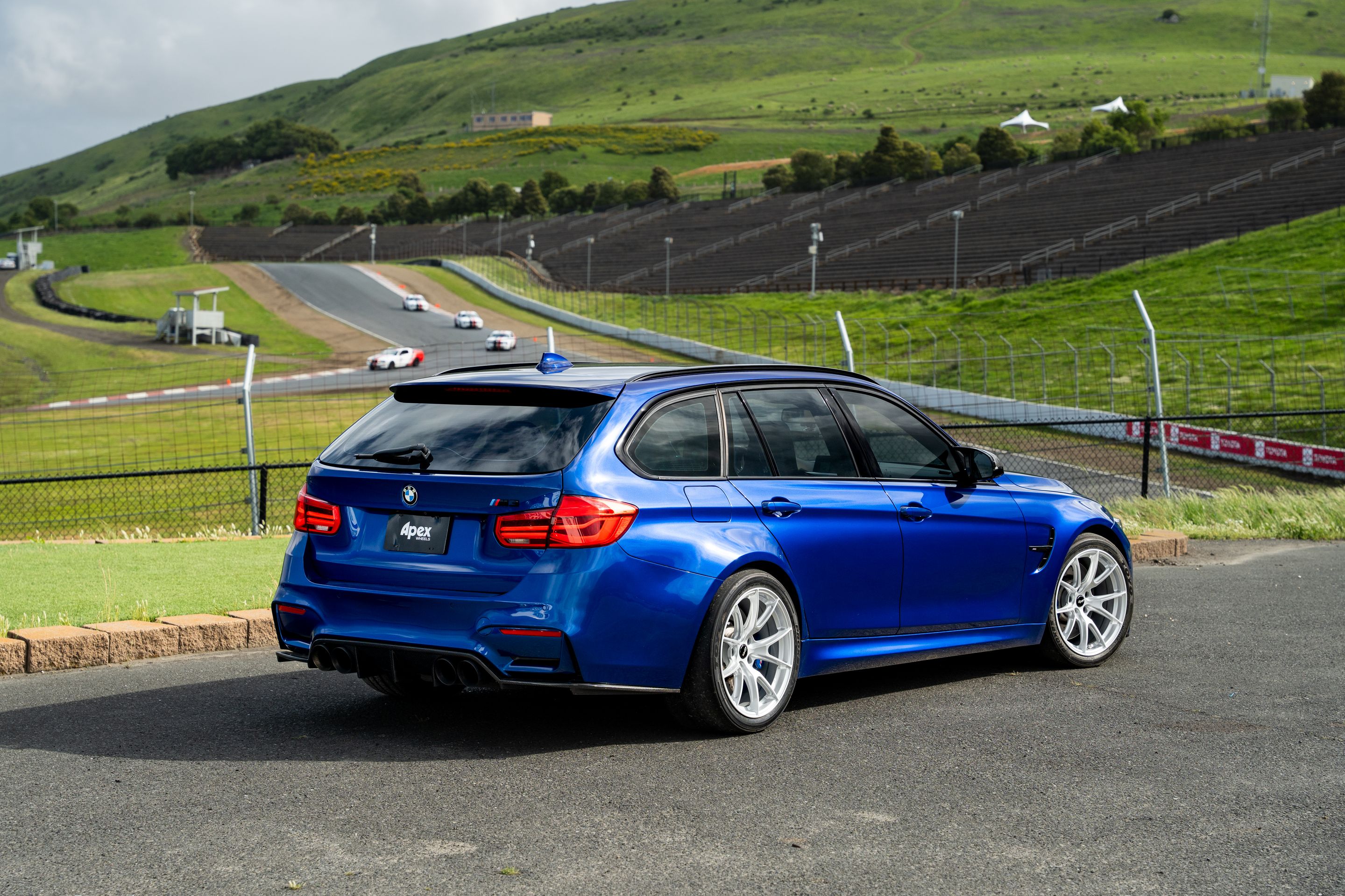 Blue BMW F80 M3 with 18" VS-5 Apex wheels in Race Silver