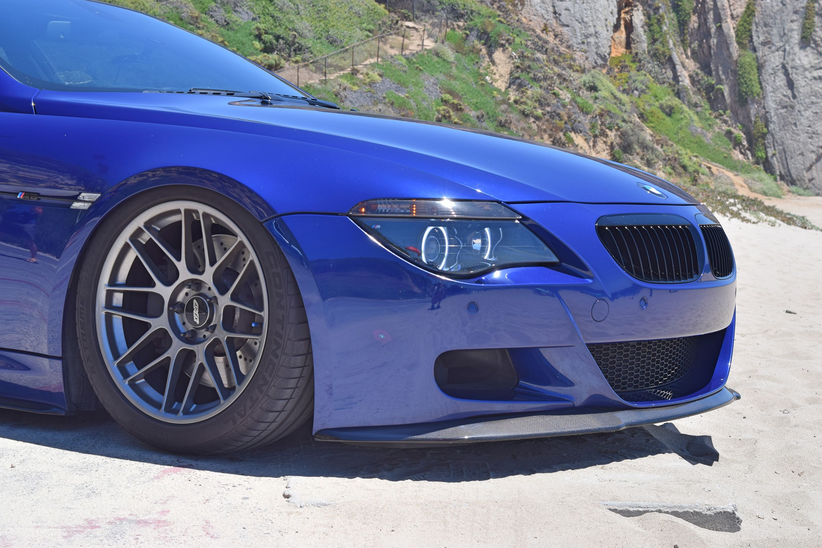 Blue BMW E63 Coupe M6 with 19" ARC-8 Apex wheels in Anthracite