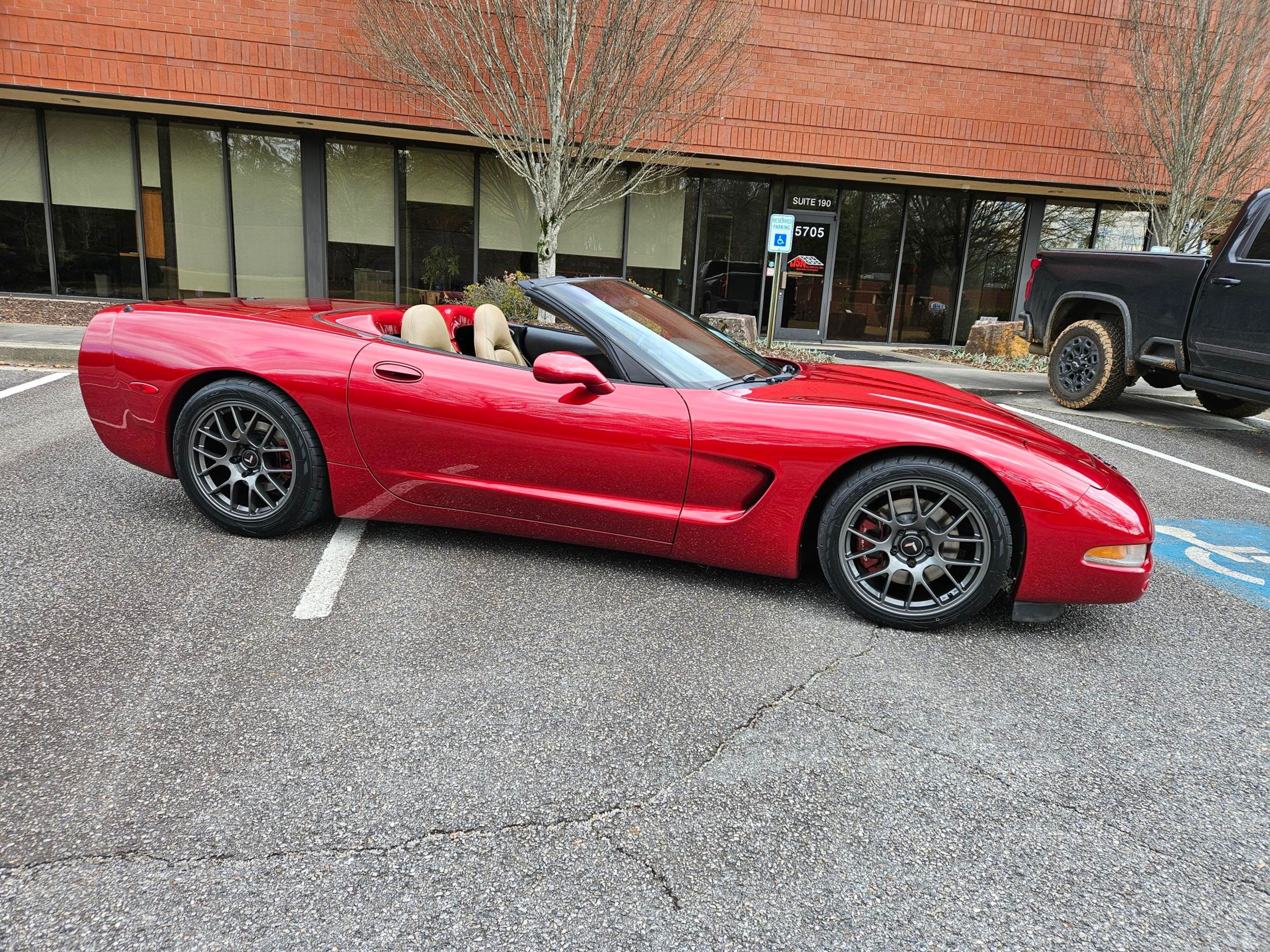 Red Chevrolet C5 Corvette Base/Z51 with 18" EC-7 Apex wheels in Anthracite