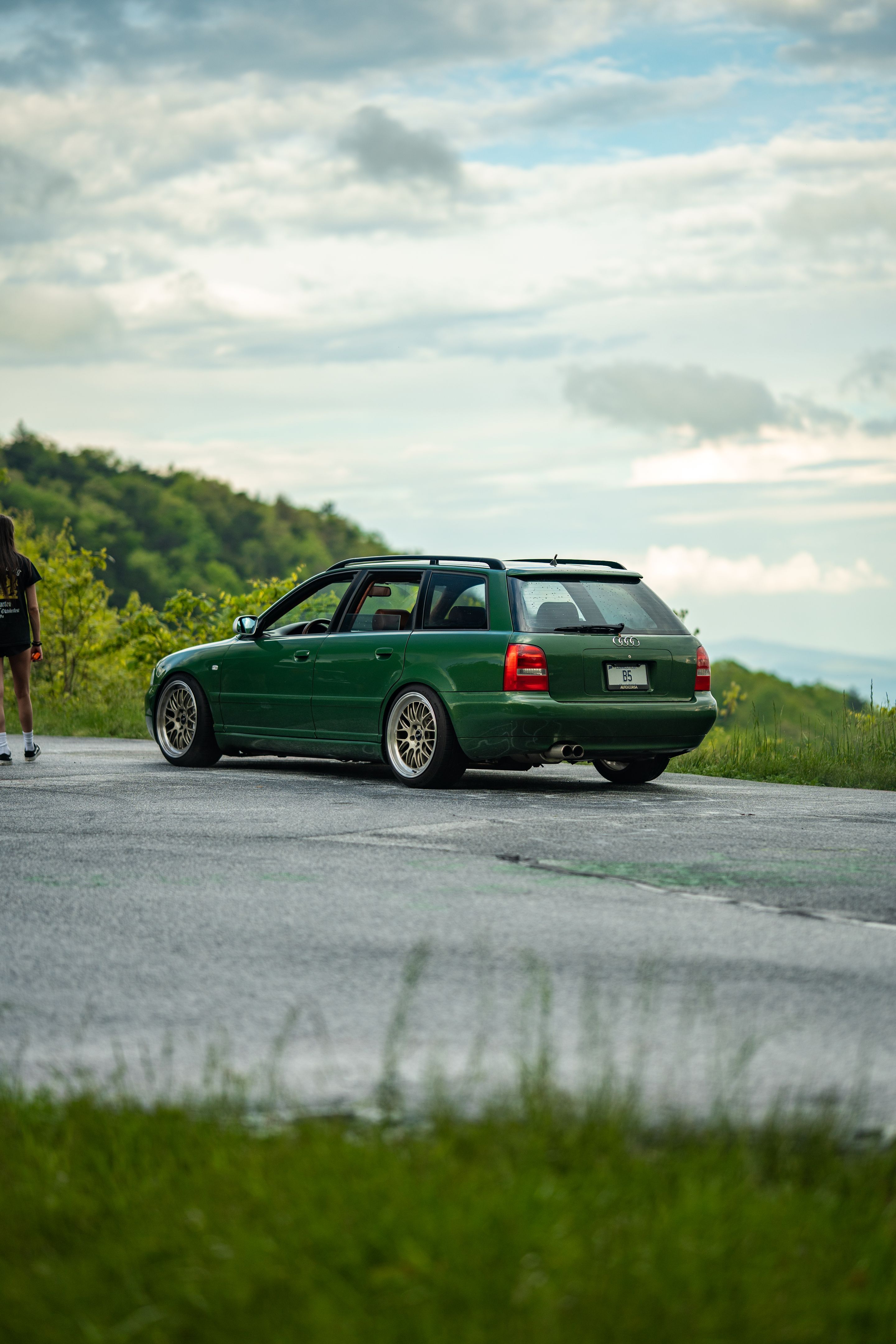 Green Audi B5 S4 Avant/Wagon with 18" ML-10RT Apex wheels in Machined Lip Gloss Motorsport Gold