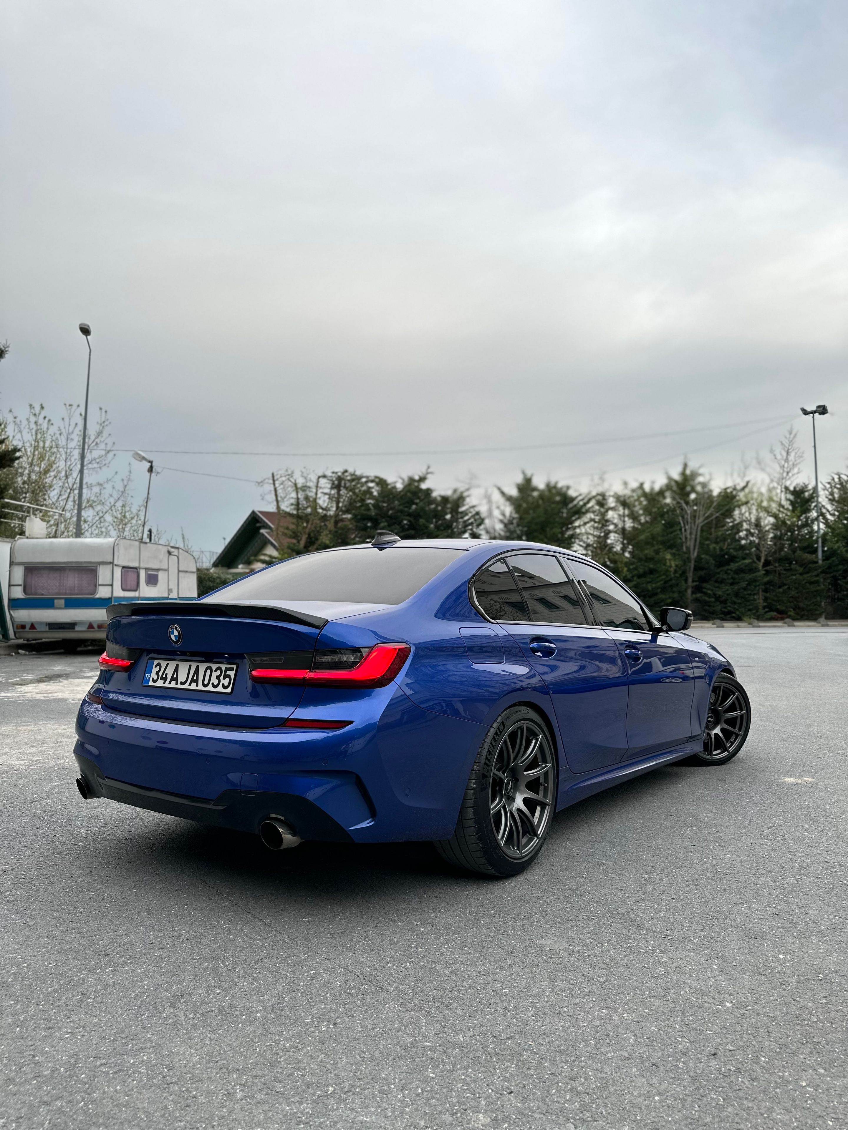 Blue BMW G20 Sedan 3 Series with 19" SM-10 Apex wheels in Anthracite