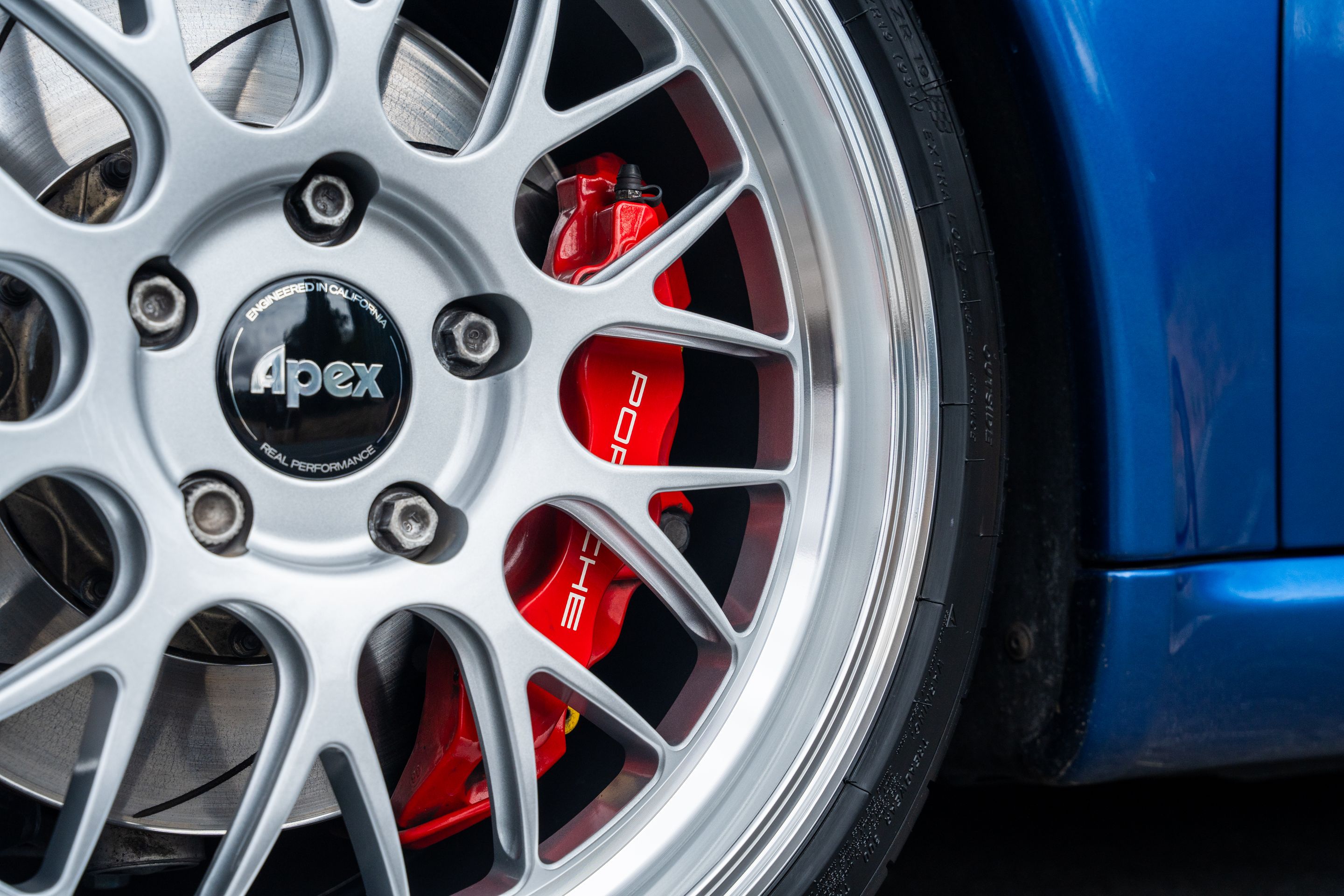 Blue Porsche 911 997 GT3 with 19" ML-10RT Apex wheels in Machined Lip Race Silver