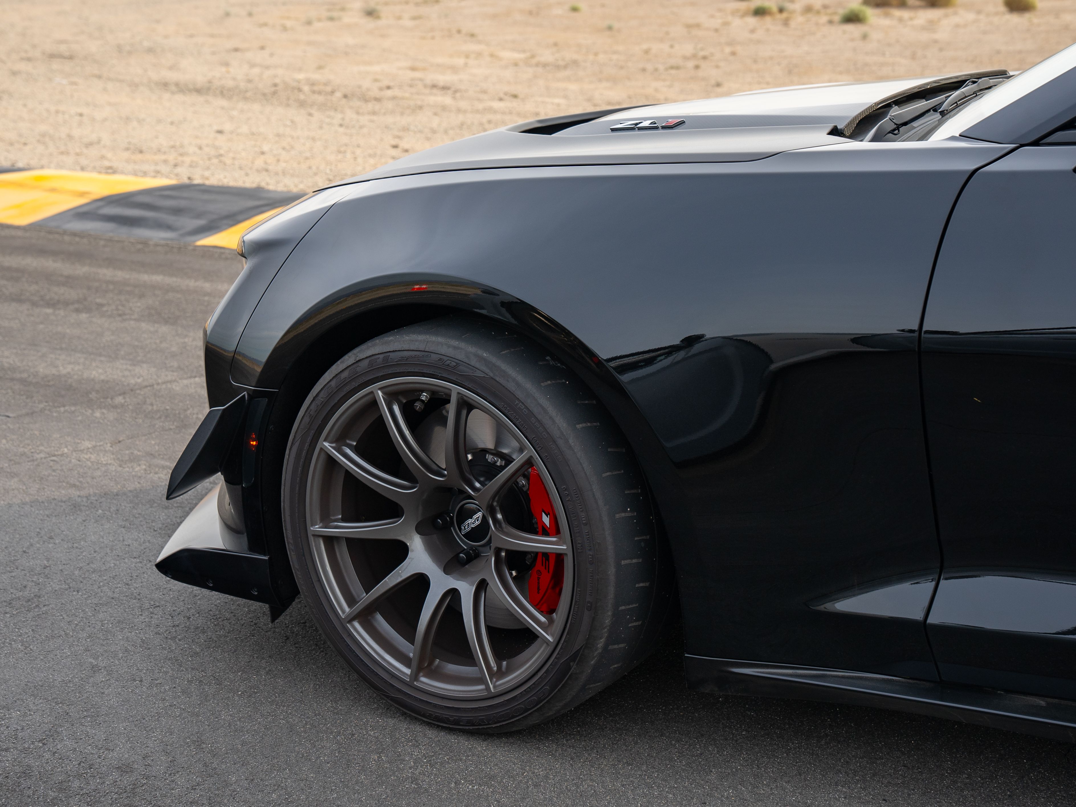 Chevrolet 6th Gen Camaro ZL1 1LE with 19