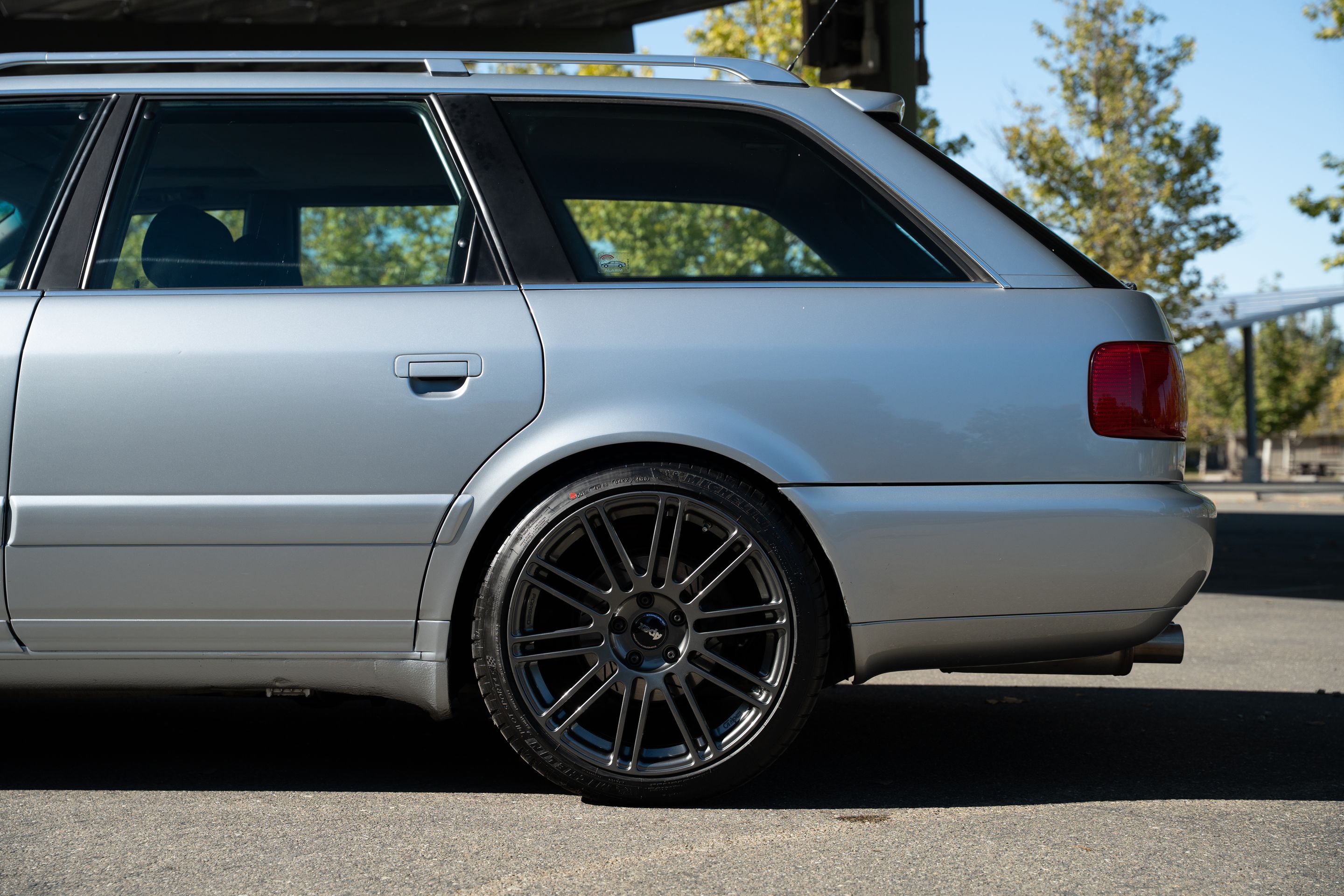 Silver Audi C4 S6 Avant/Wagon with 18" TC-10RT Apex wheels in Anthracite