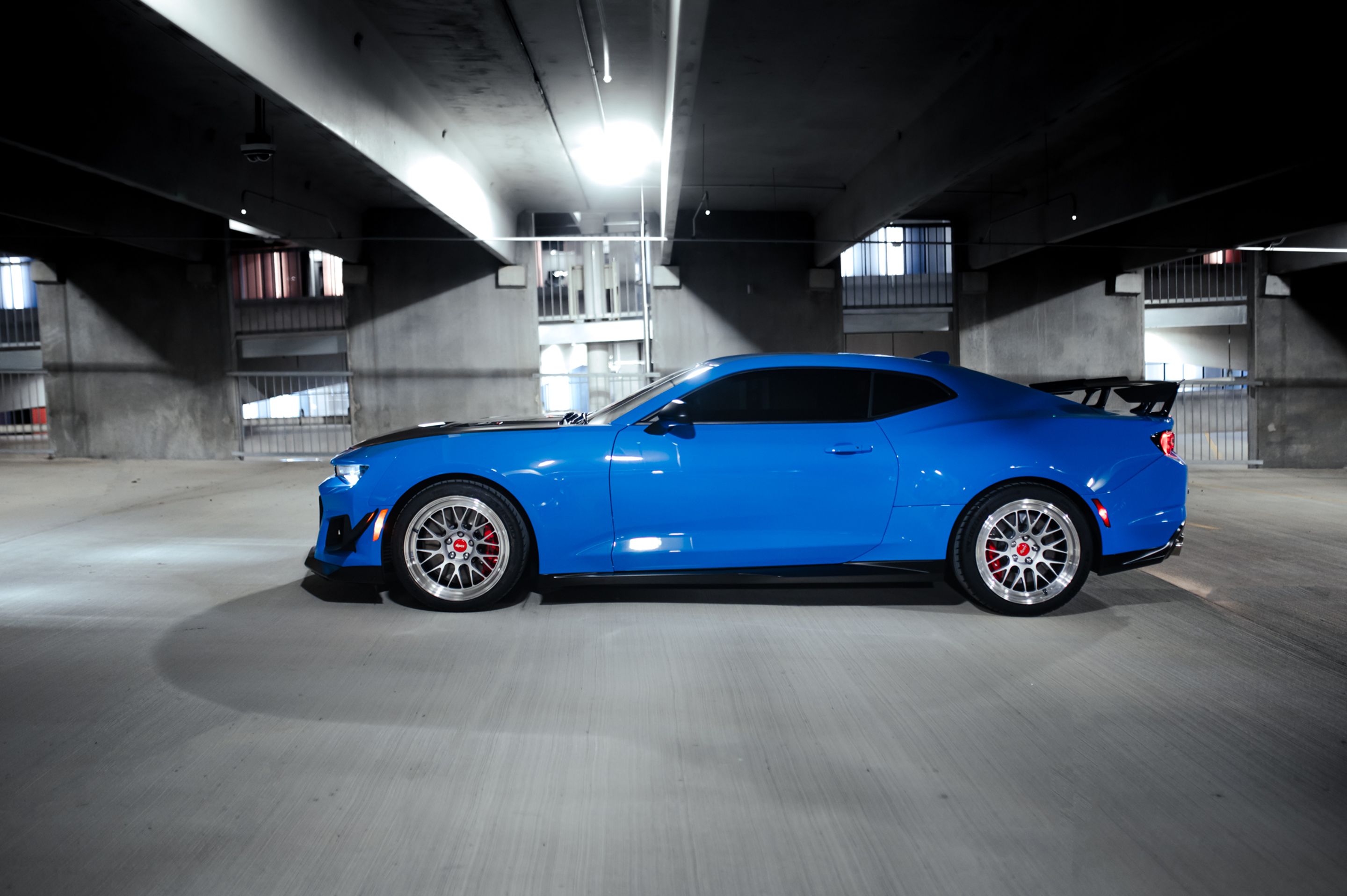 Blue Chevrolet 6th Gen Camaro ZL1 1LE with 19" ML-10RT Apex wheels in Machined Lip Race Silver