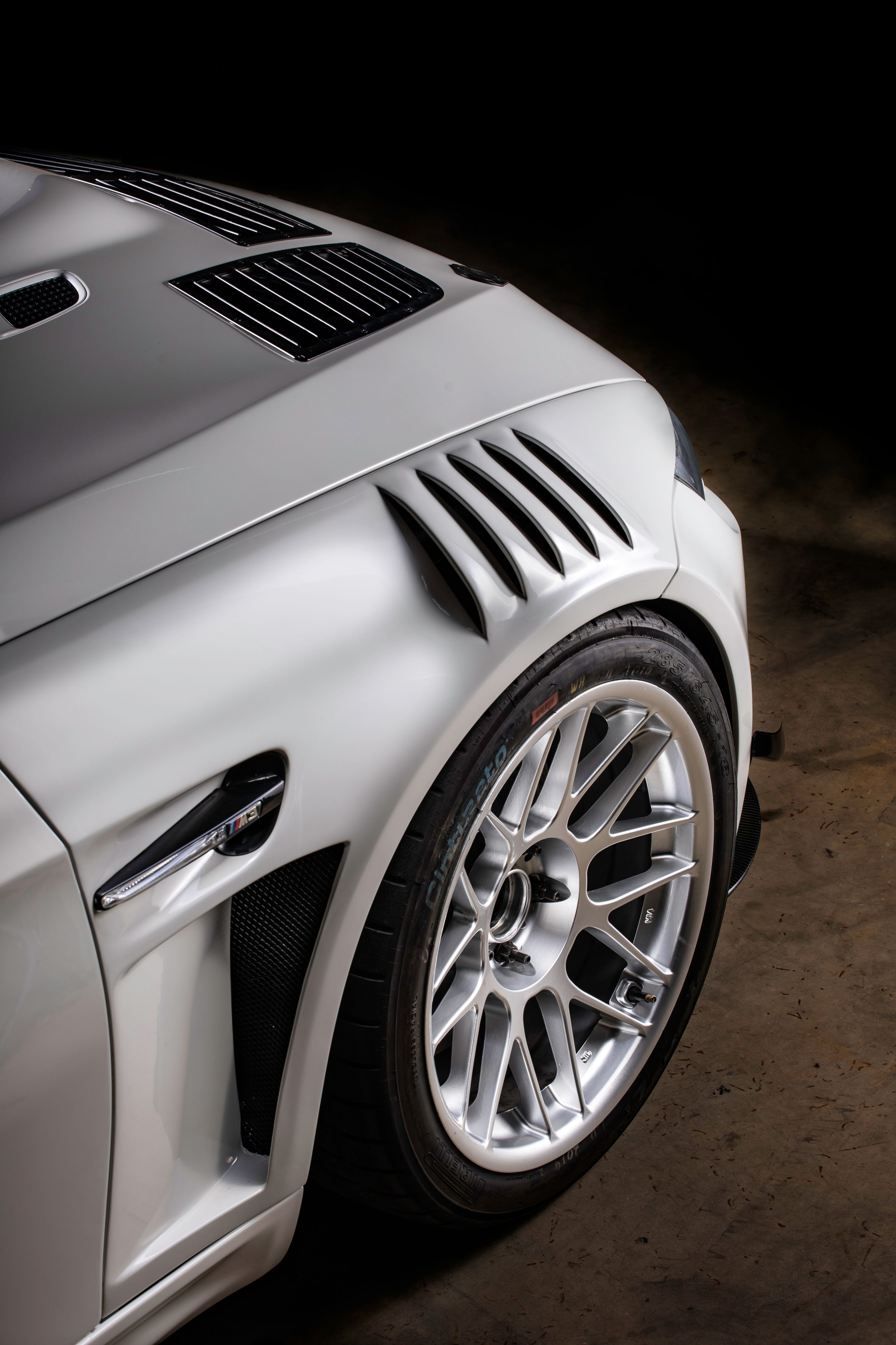 White BMW E92 Coupe M3 with 18" ARC-8 Apex wheels in Hyper Silver