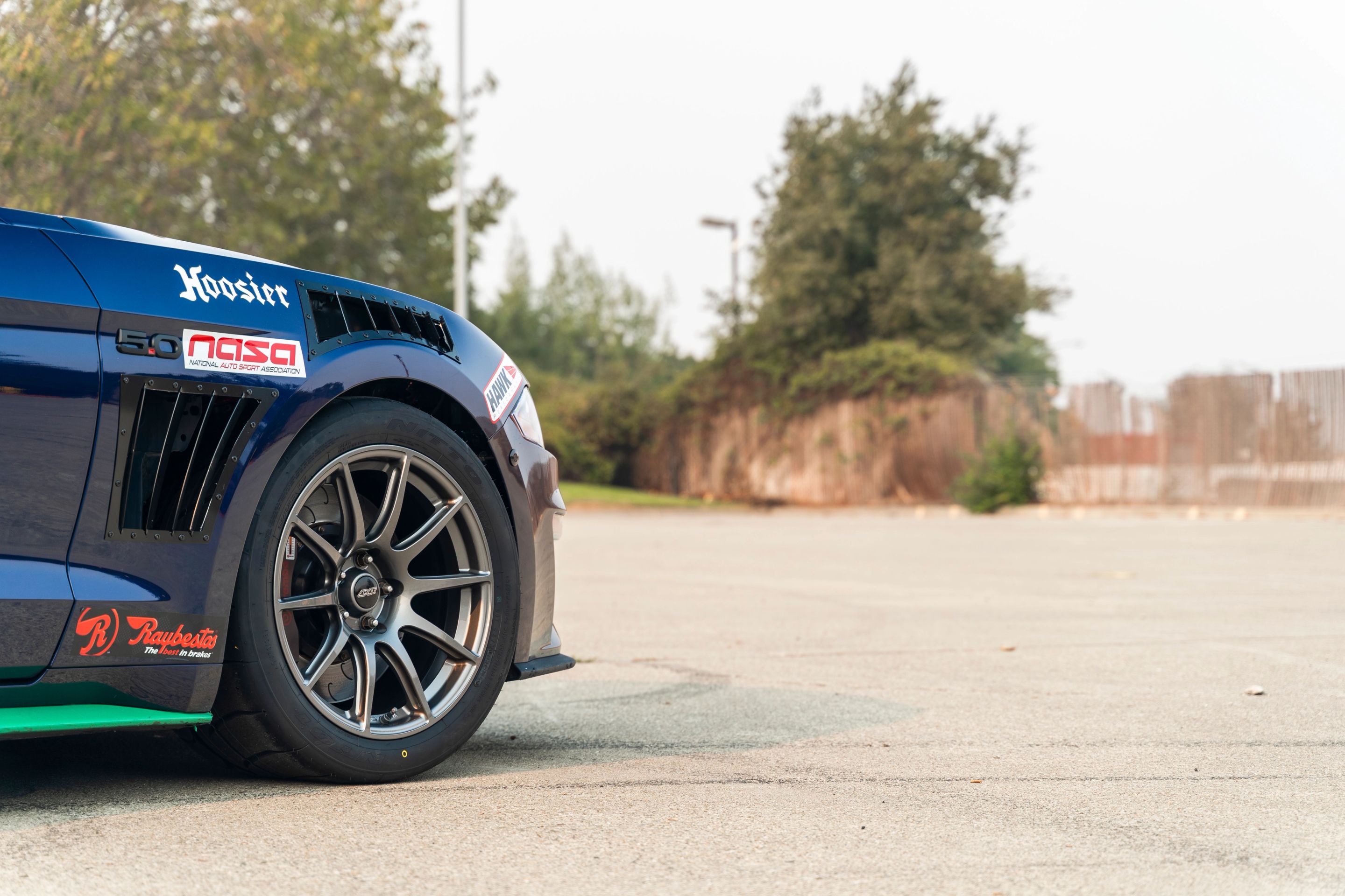 Blue Ford S550 Mustang GT with 18" SM-10 Apex wheels in Anthracite