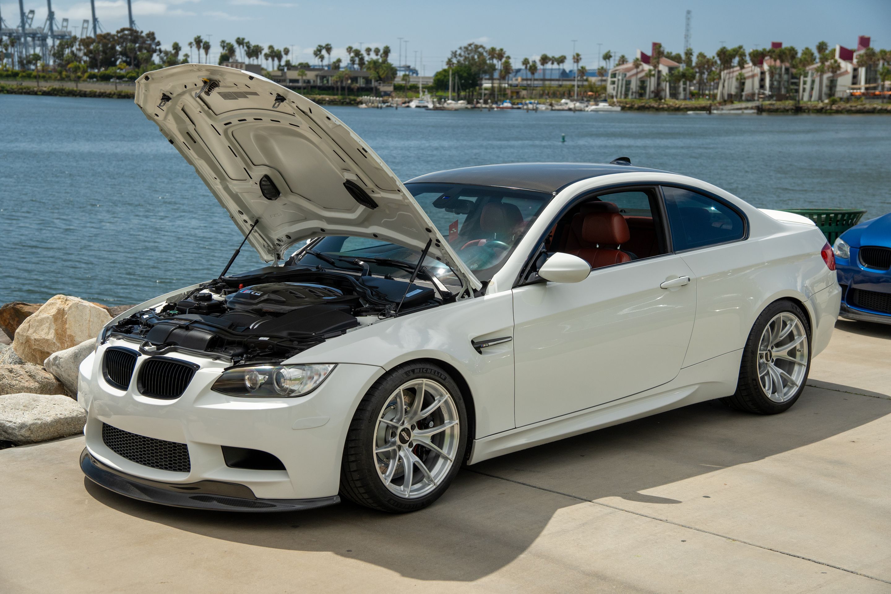 White BMW E92 Coupe M3 with 18" VS-5RS Apex wheels in Brushed Clear