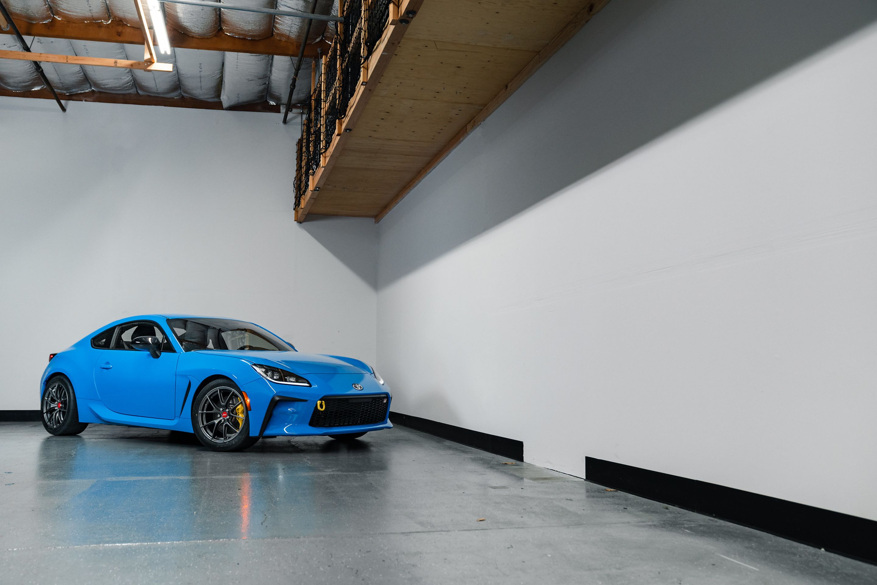 Blue Toyota GR86 with 17" VS-5RS Apex wheels in Anthracite