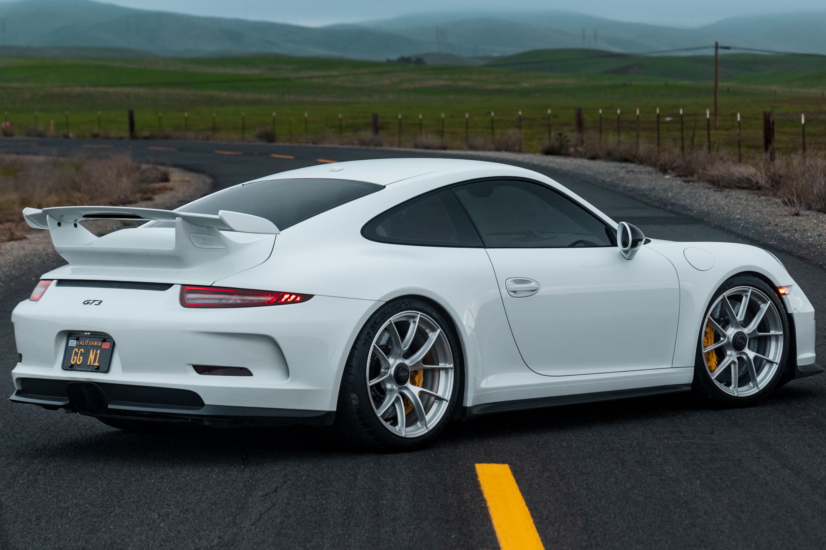 White Porsche 911 991.1 GT3 with 20" VS-5RS Apex wheels in Brushed Clear