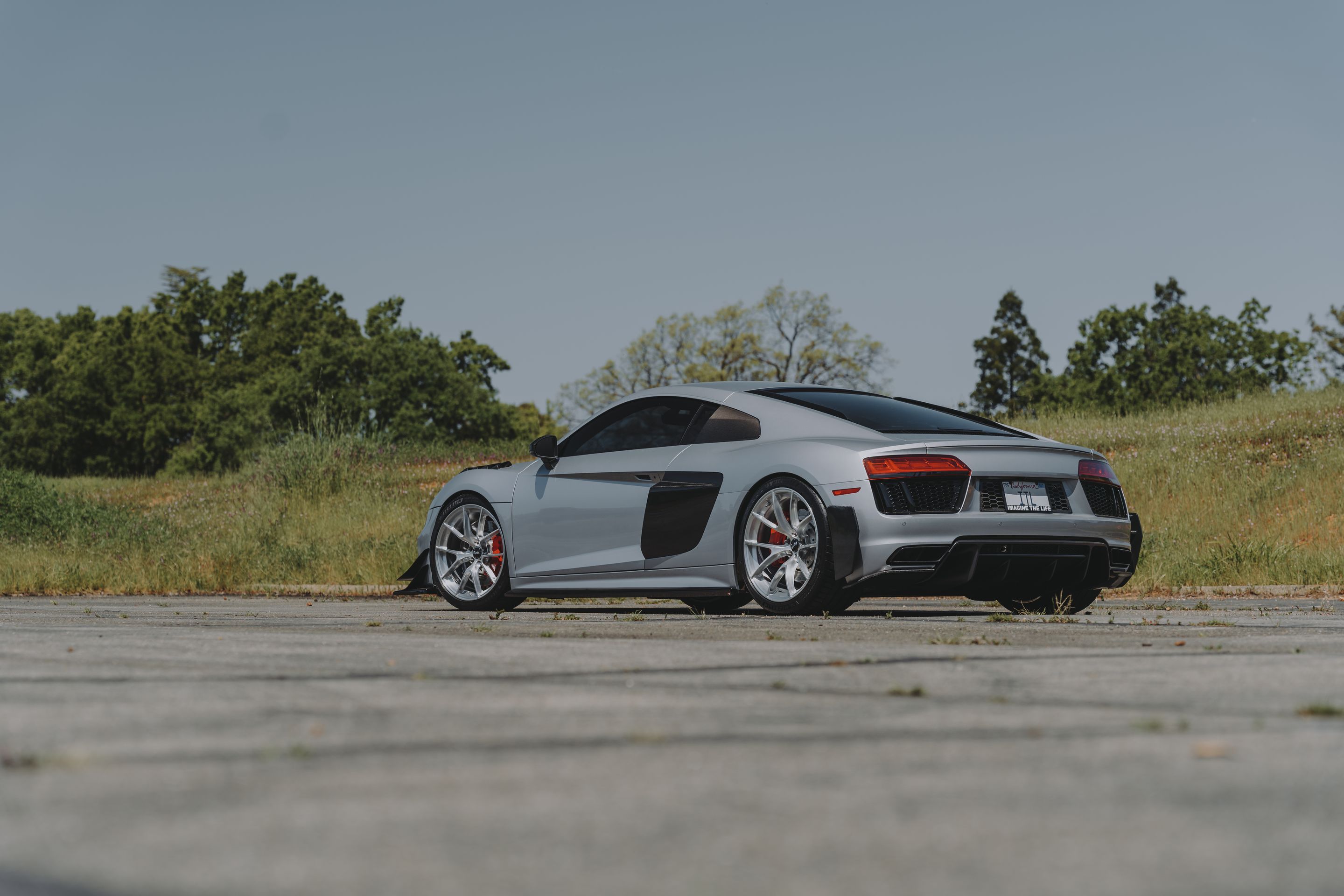 Silver Audi Gen 2 R8 with 19"/20" VS-5RS Apex wheels in Brushed Clear