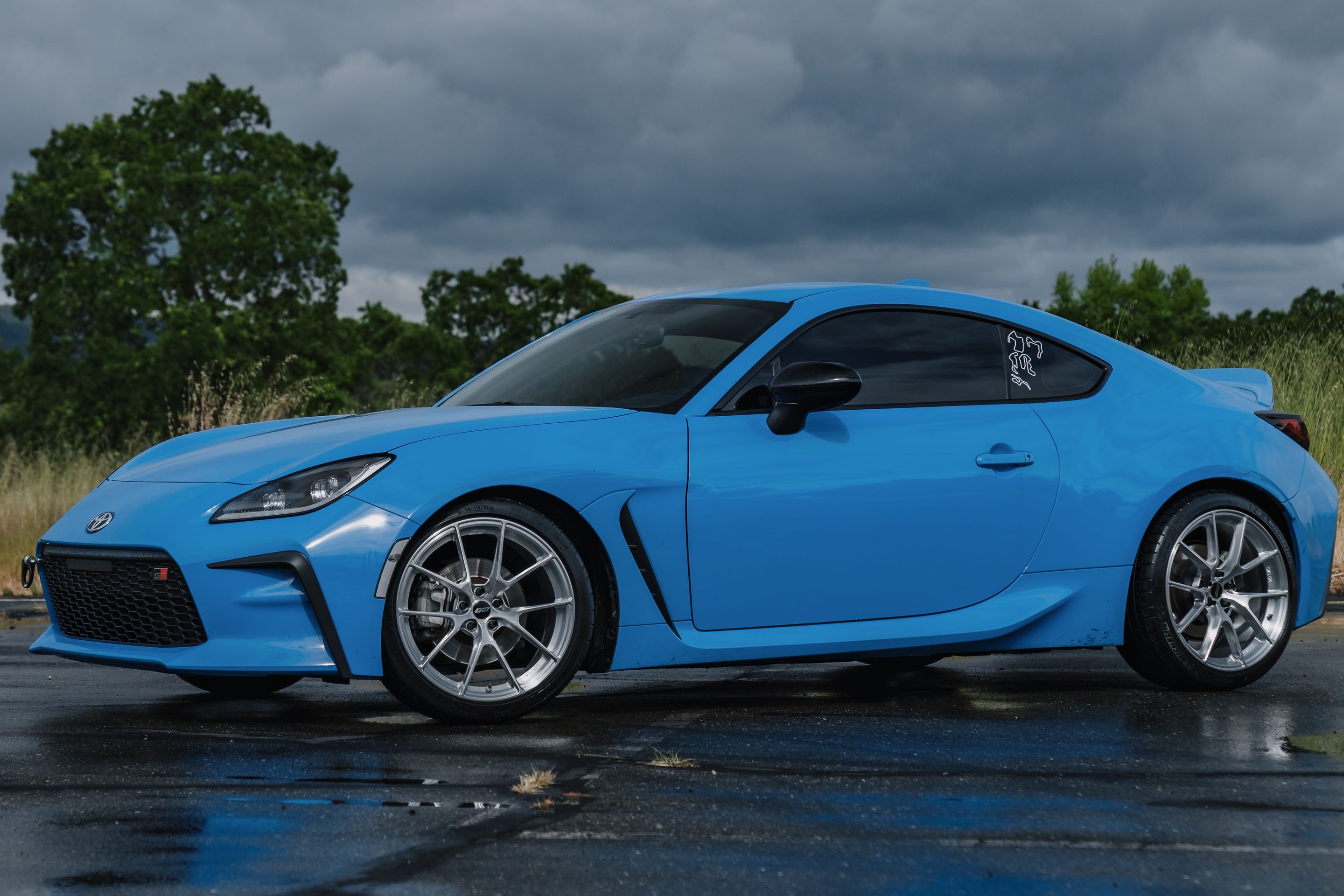 Blue Toyota GR86 with 18" VS-5RS Apex wheels in Brushed Clear