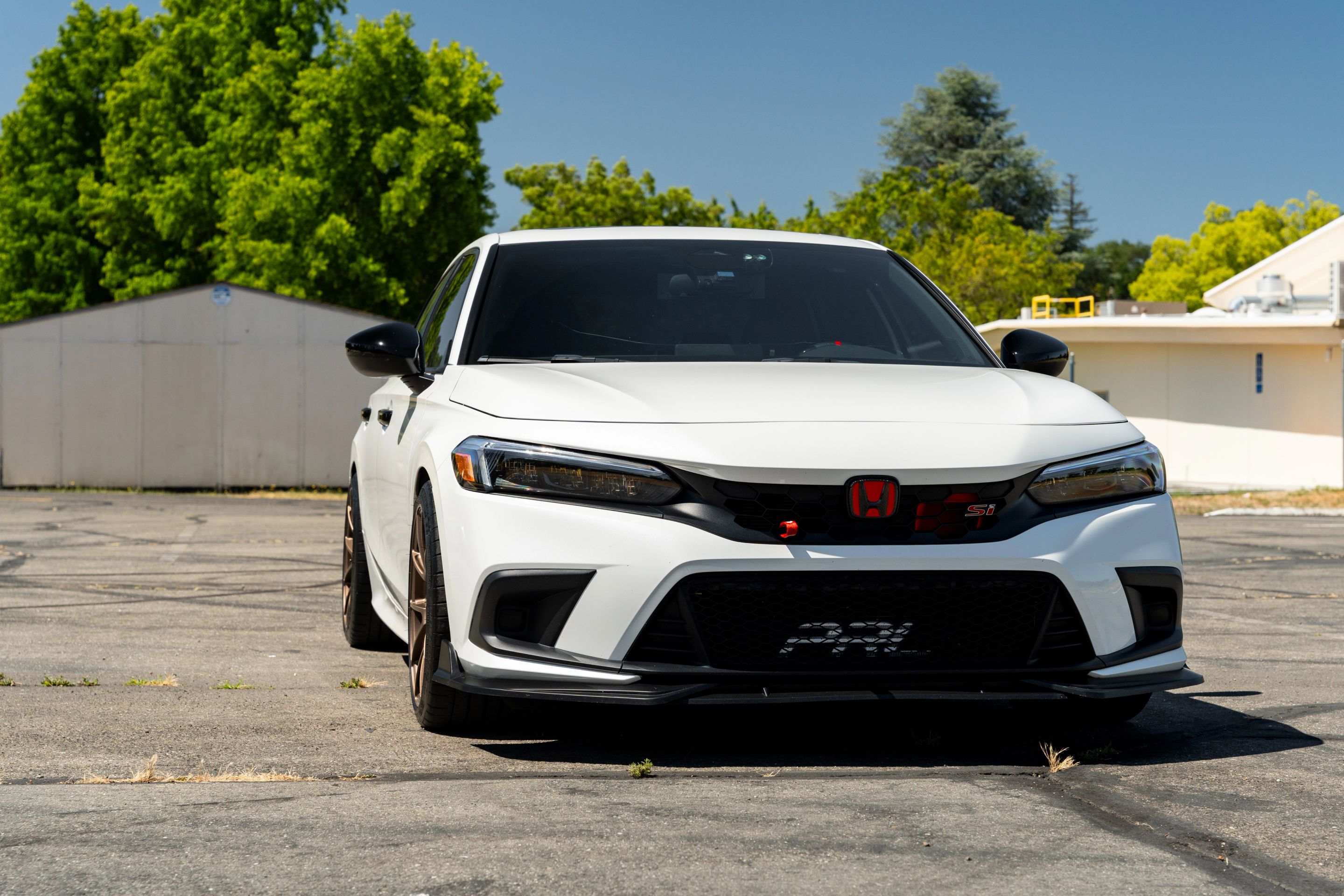 White Honda 11th Gen Civic with 18" VS-5 Apex wheels in Satin Bronze