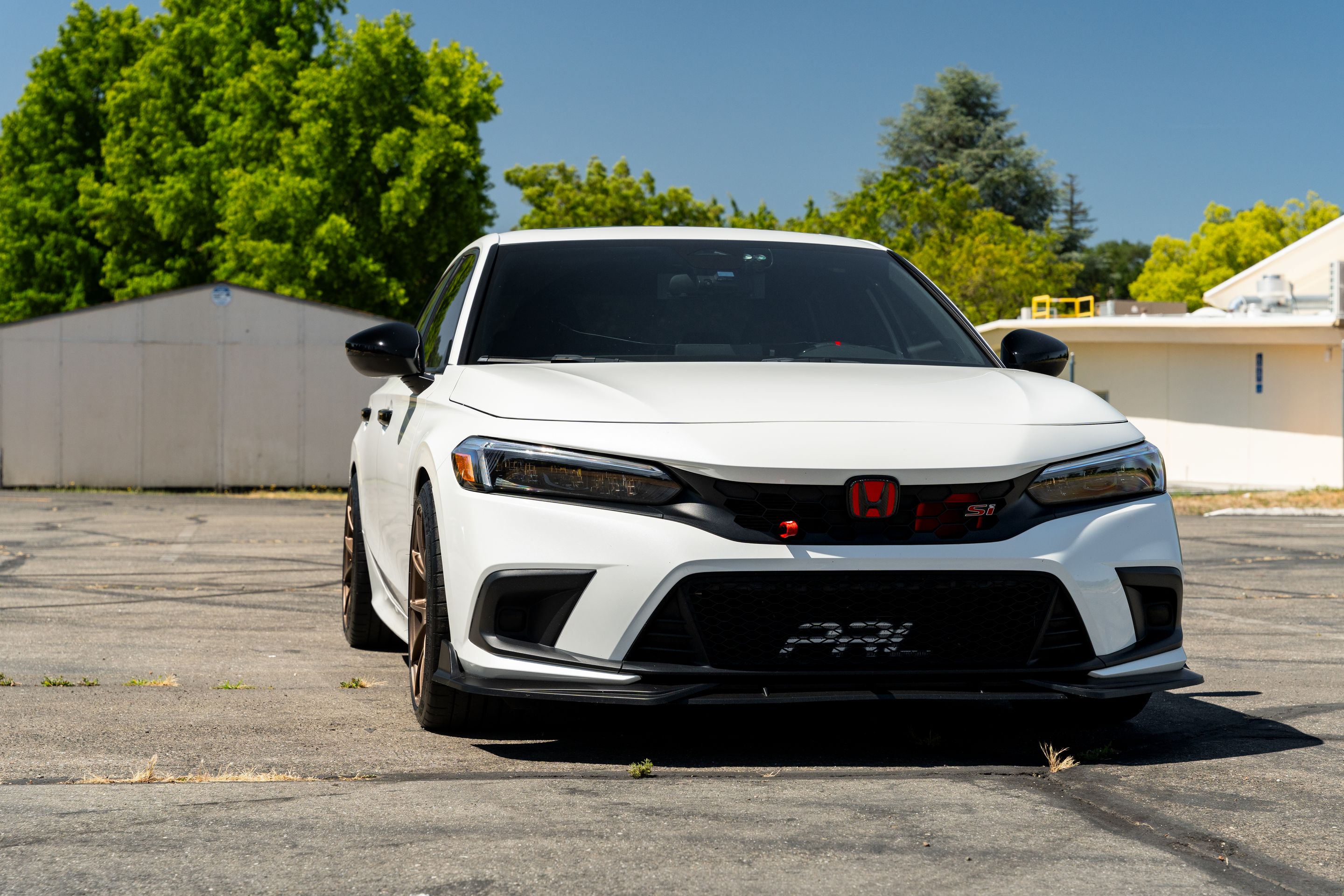 White Honda 11th Gen Civic with 18" VS-5 Apex wheels in Satin Bronze