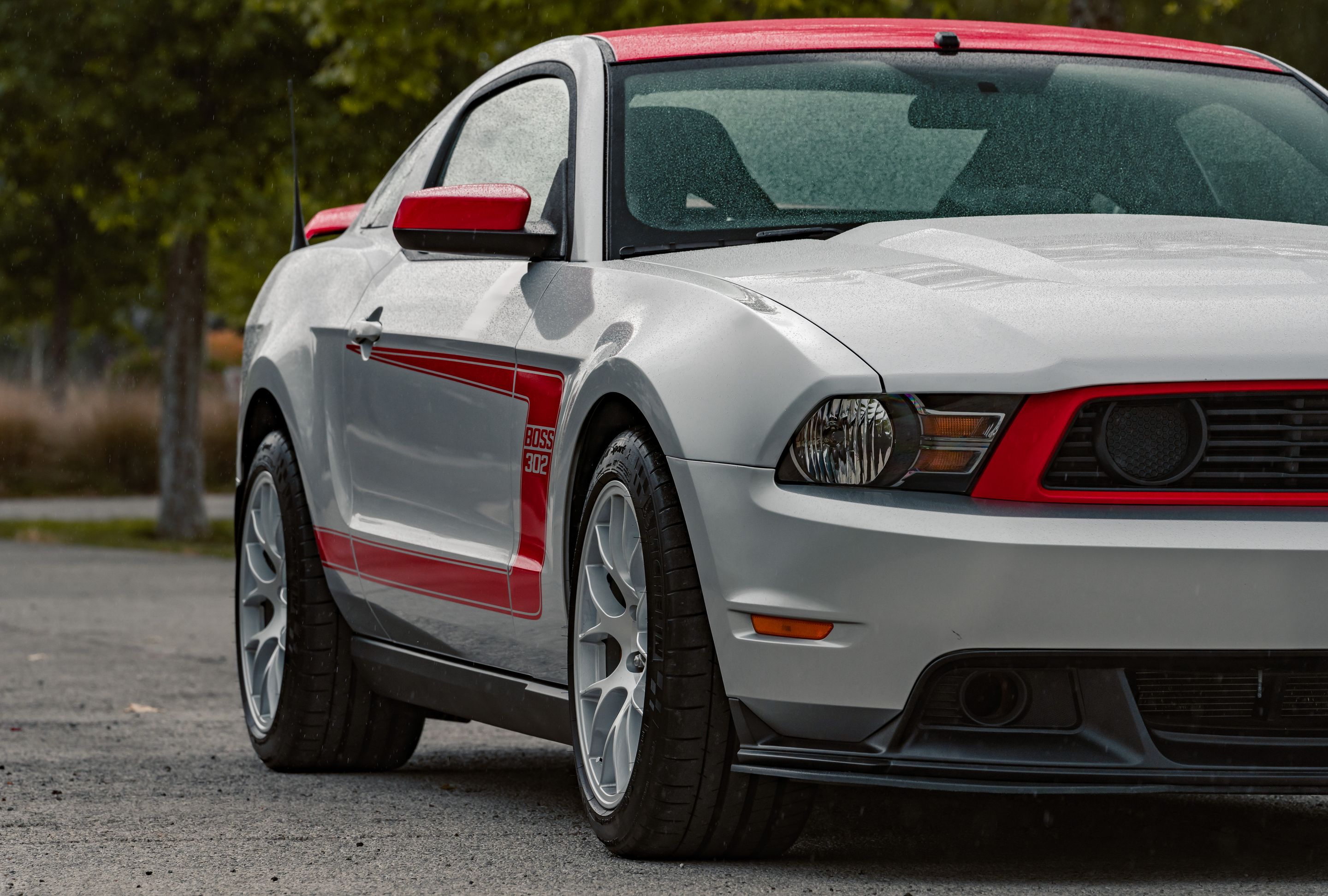 Silver Ford S197 Mustang Boss 302 with 18" EC-7 Apex wheels in Race Silver