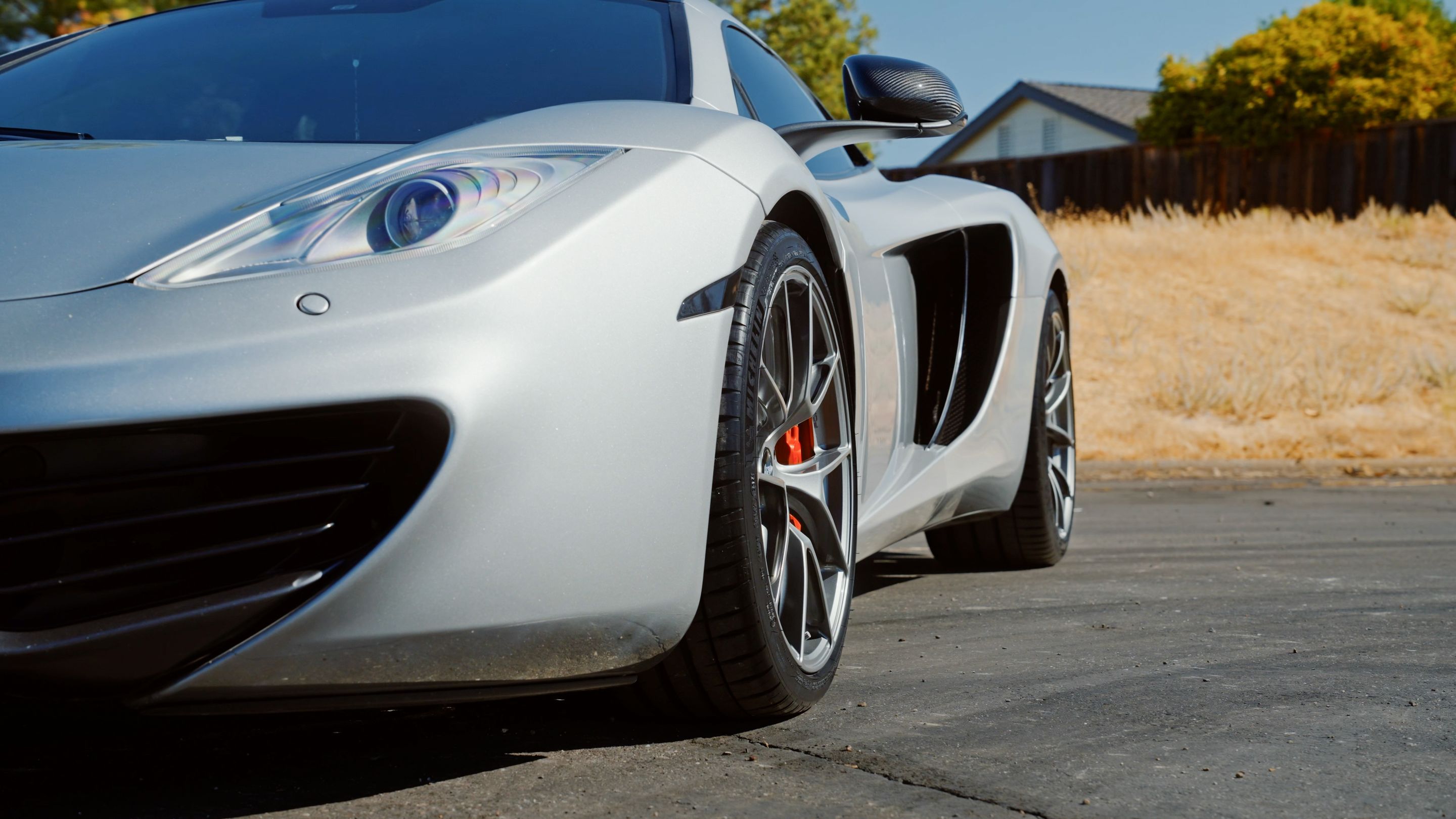 Silver McLaren MP4-12C with 19"/20" VS-5RS Apex wheels in Anthracite