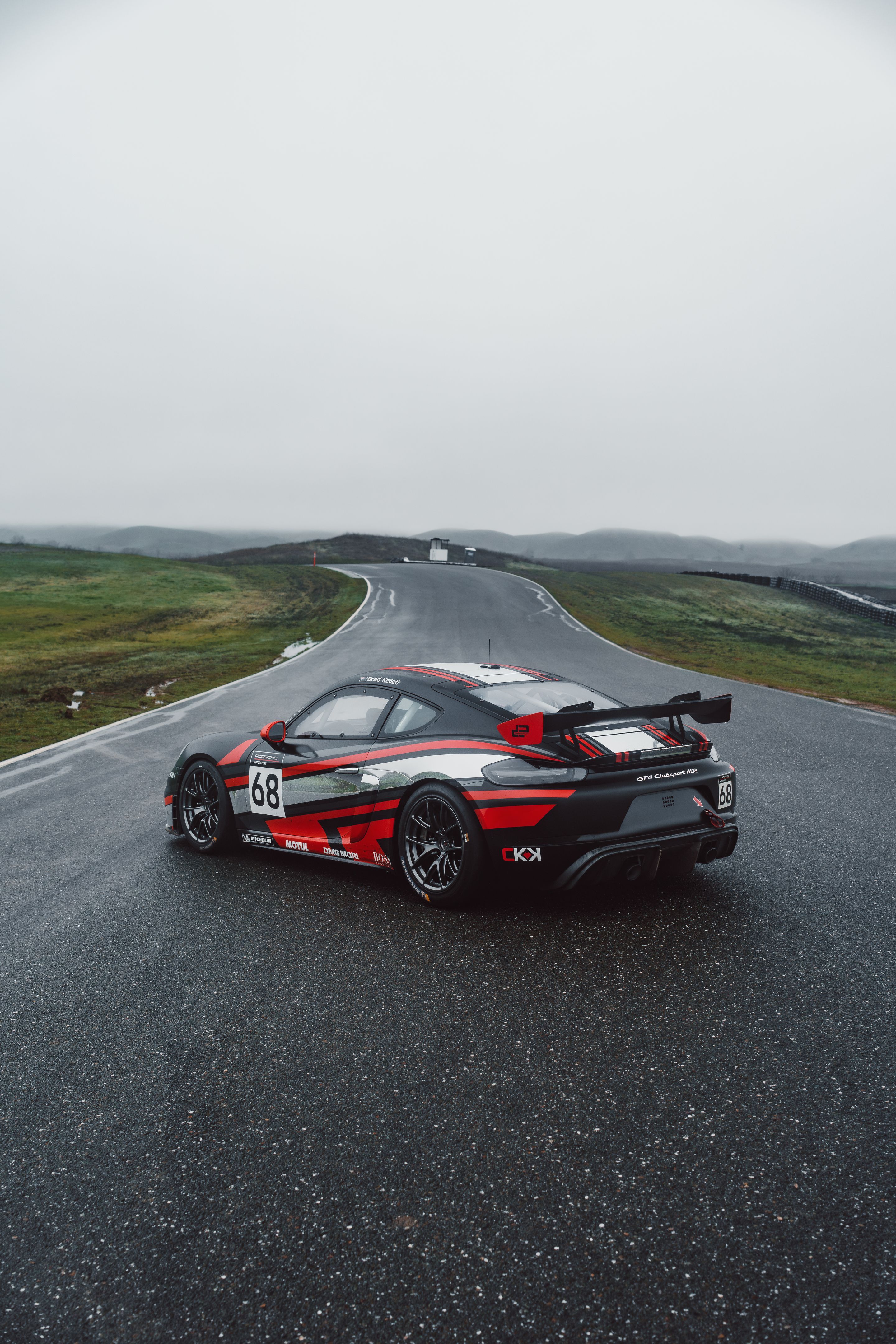 Black Porsche 718 Cayman GT4 Clubsport with 18" VS-5RE Apex wheels in Anthracite