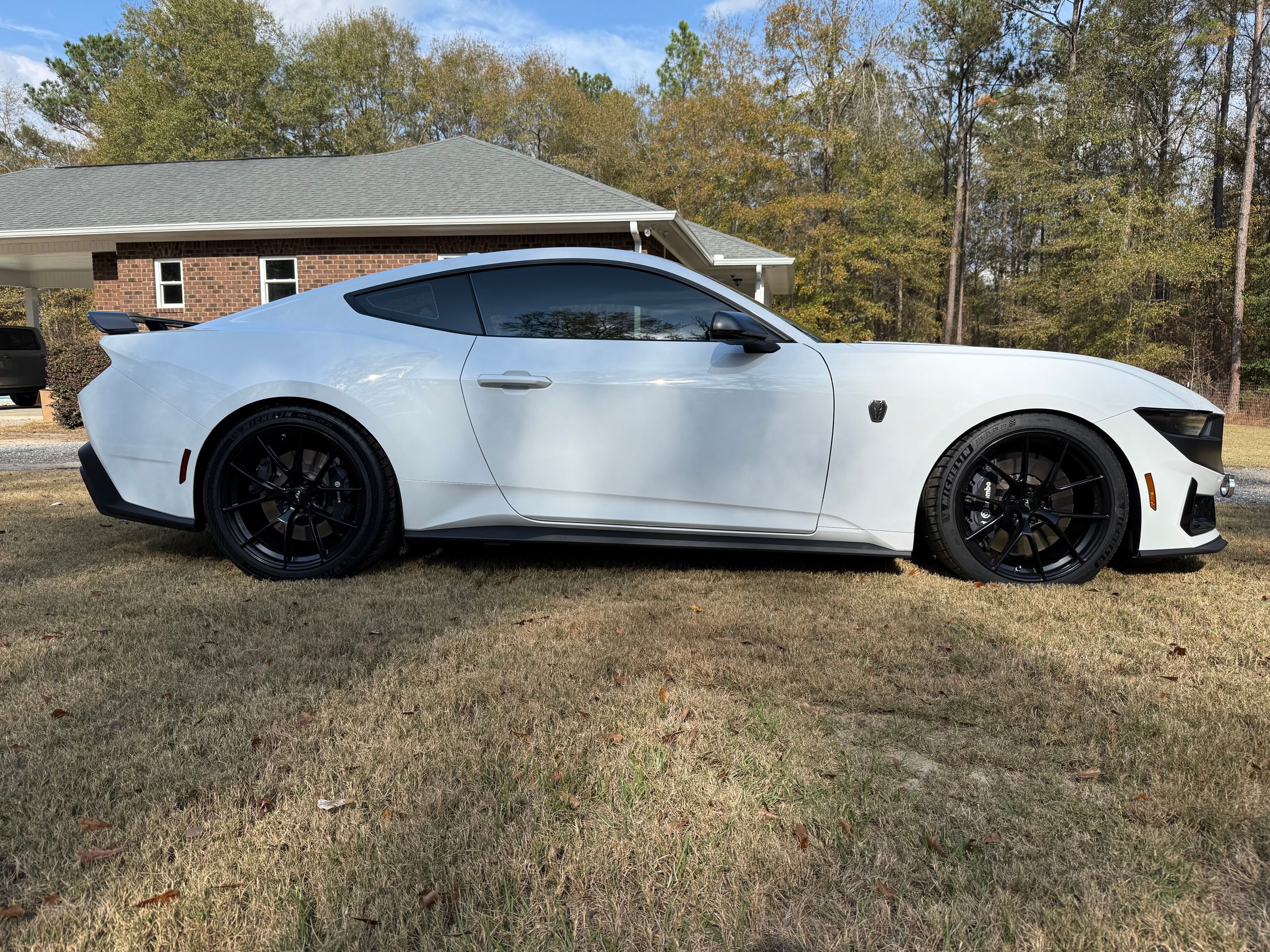 White Ford S650 Mustang Dark Horse with 20" VS-5RS Apex wheels in Satin Black