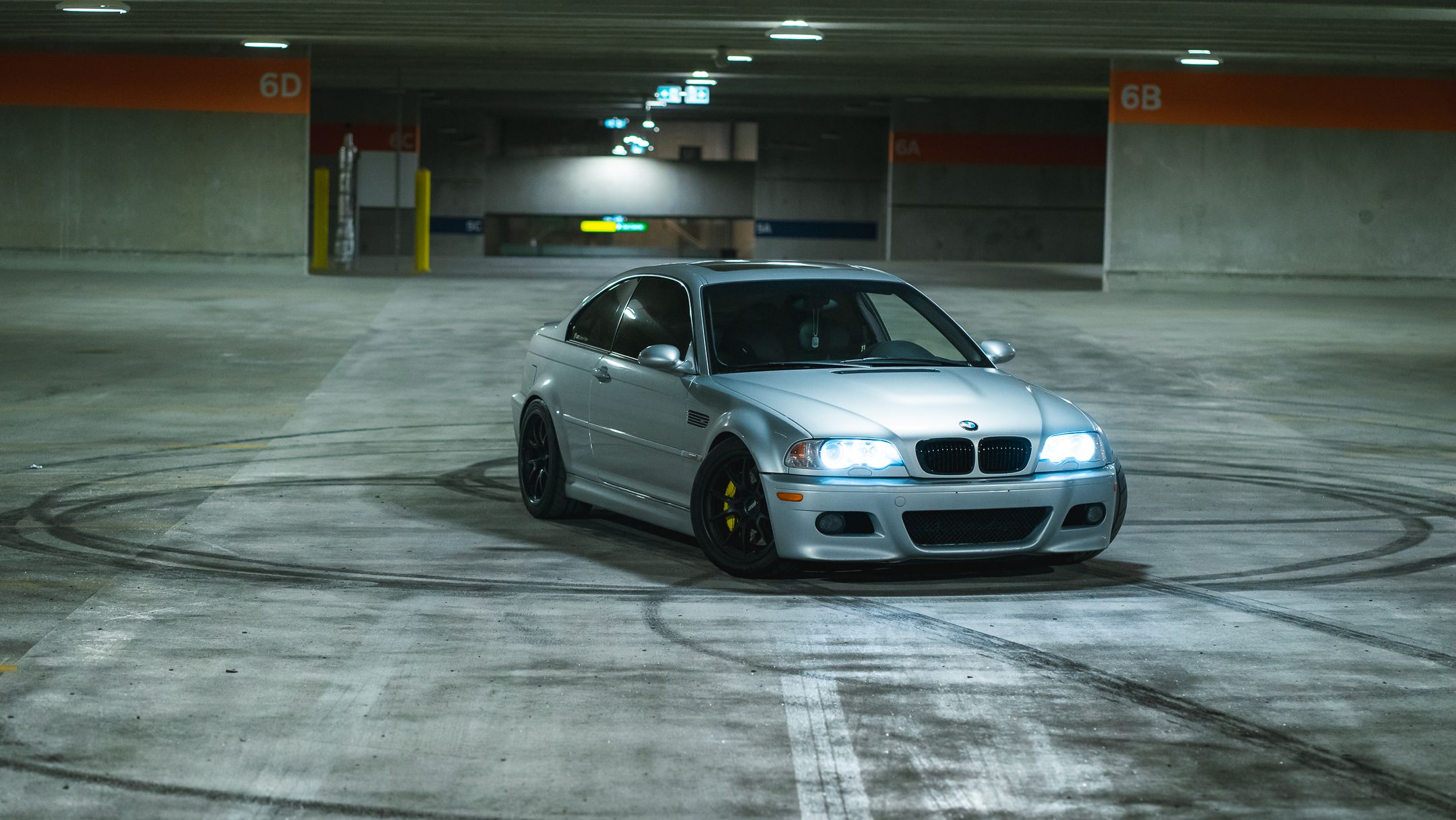 Silver BMW E46 M3 with 18" FL-5 Apex wheels in Satin Black