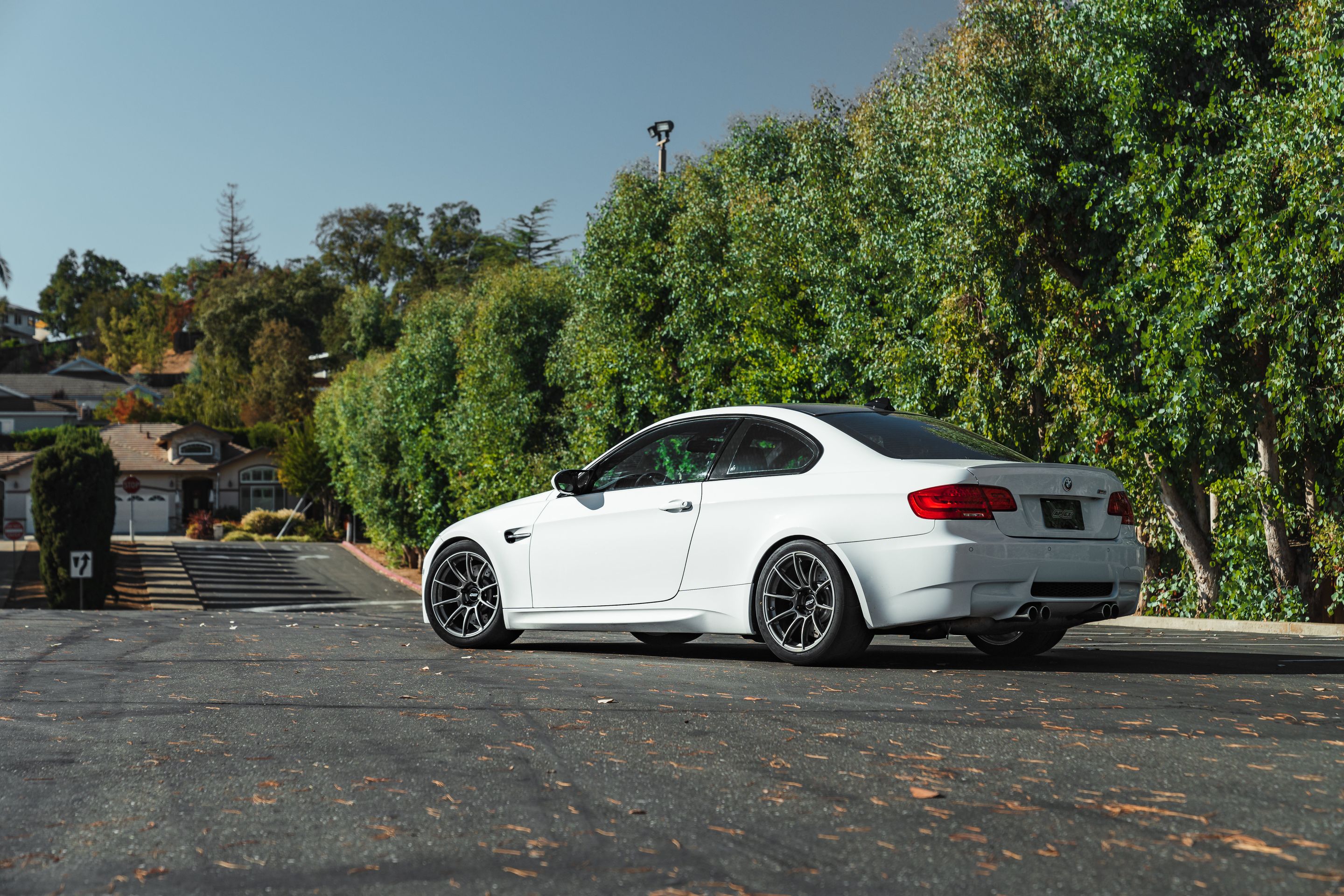 White BMW E92 Coupe M3 with 18" SM-10RS Apex wheels in Anthracite