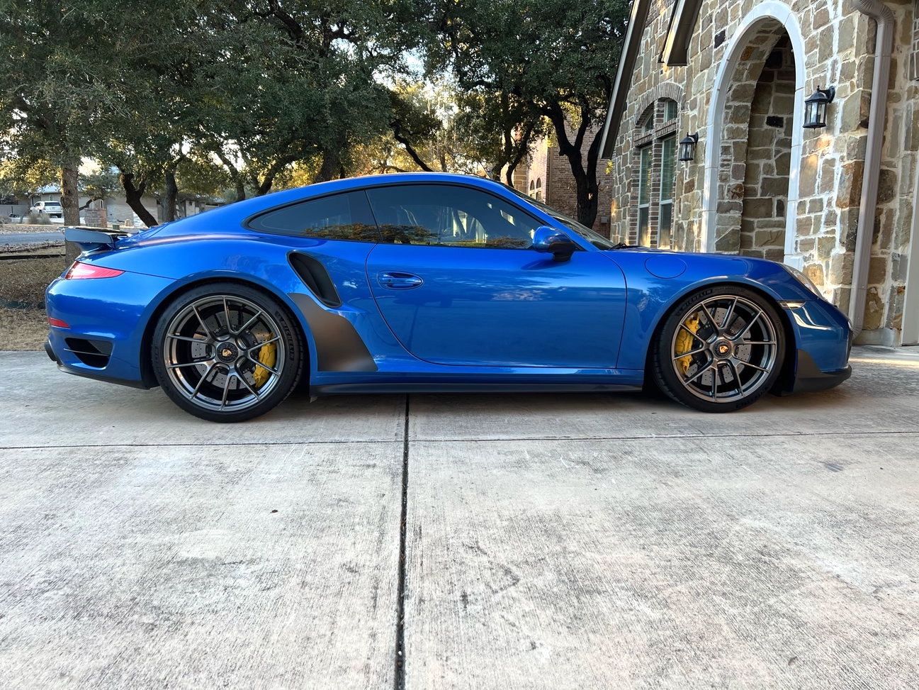 Blue Porsche 911 991.1 Turbo S with 20" VS-5RS Apex wheels in Anthracite