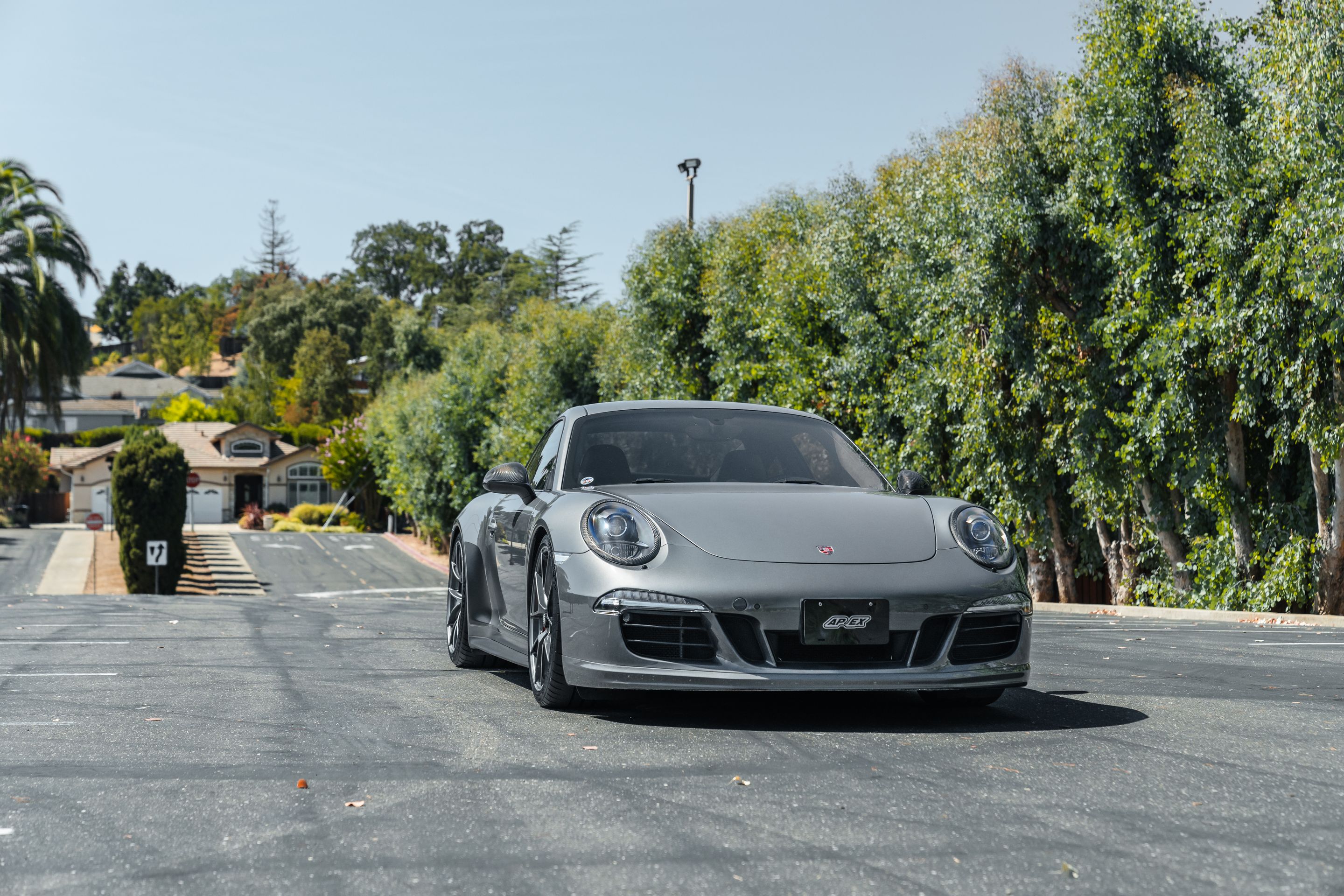 Grey Porsche 911 991.1 Carrera GTS with 20" VS-5RS Apex wheels in Anthracite
