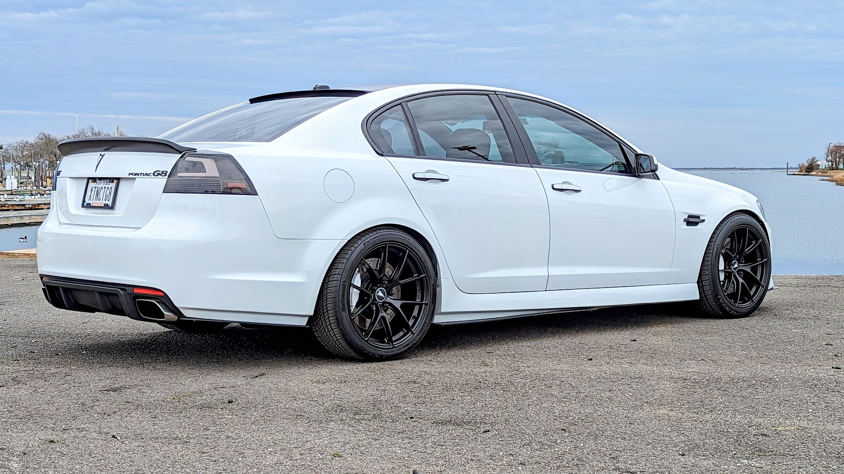White Pontiac G8 GT with 19" VS-5RS Apex wheels in Satin Black