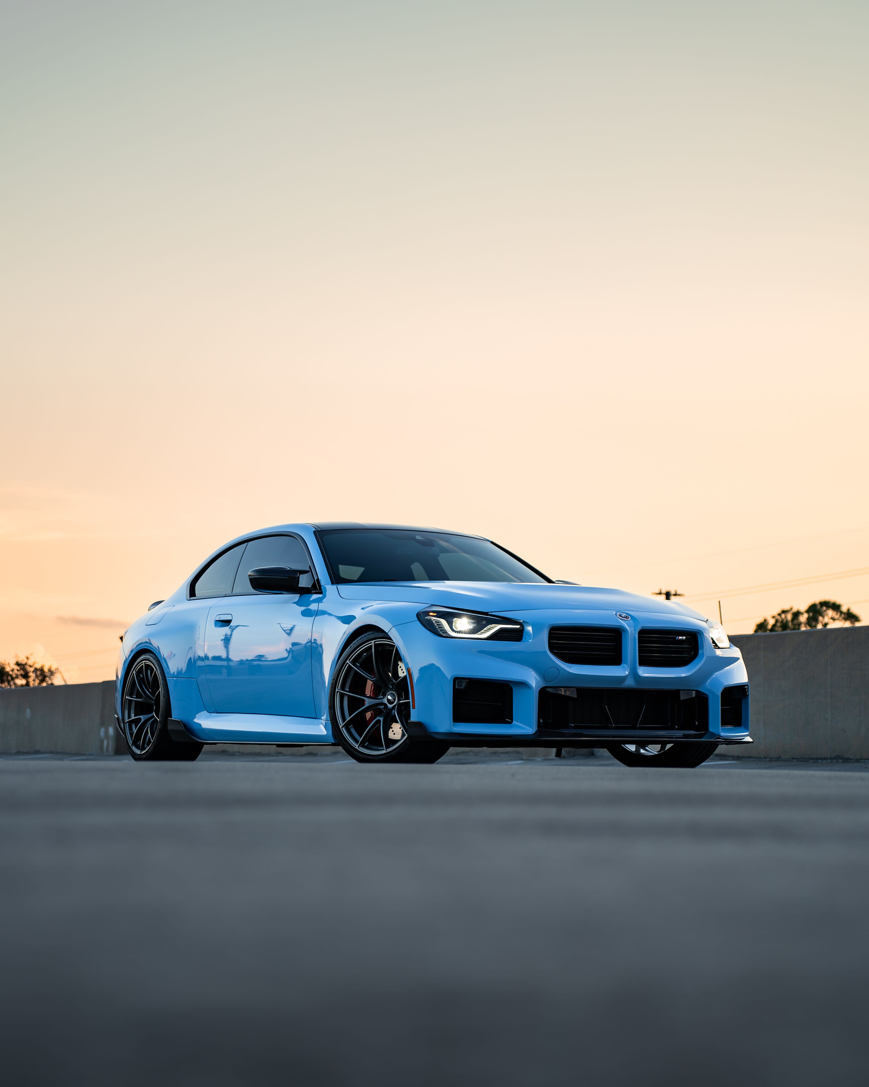 Blue BMW G87 M2 with 20" VS-5RS Apex wheels in Anthracite