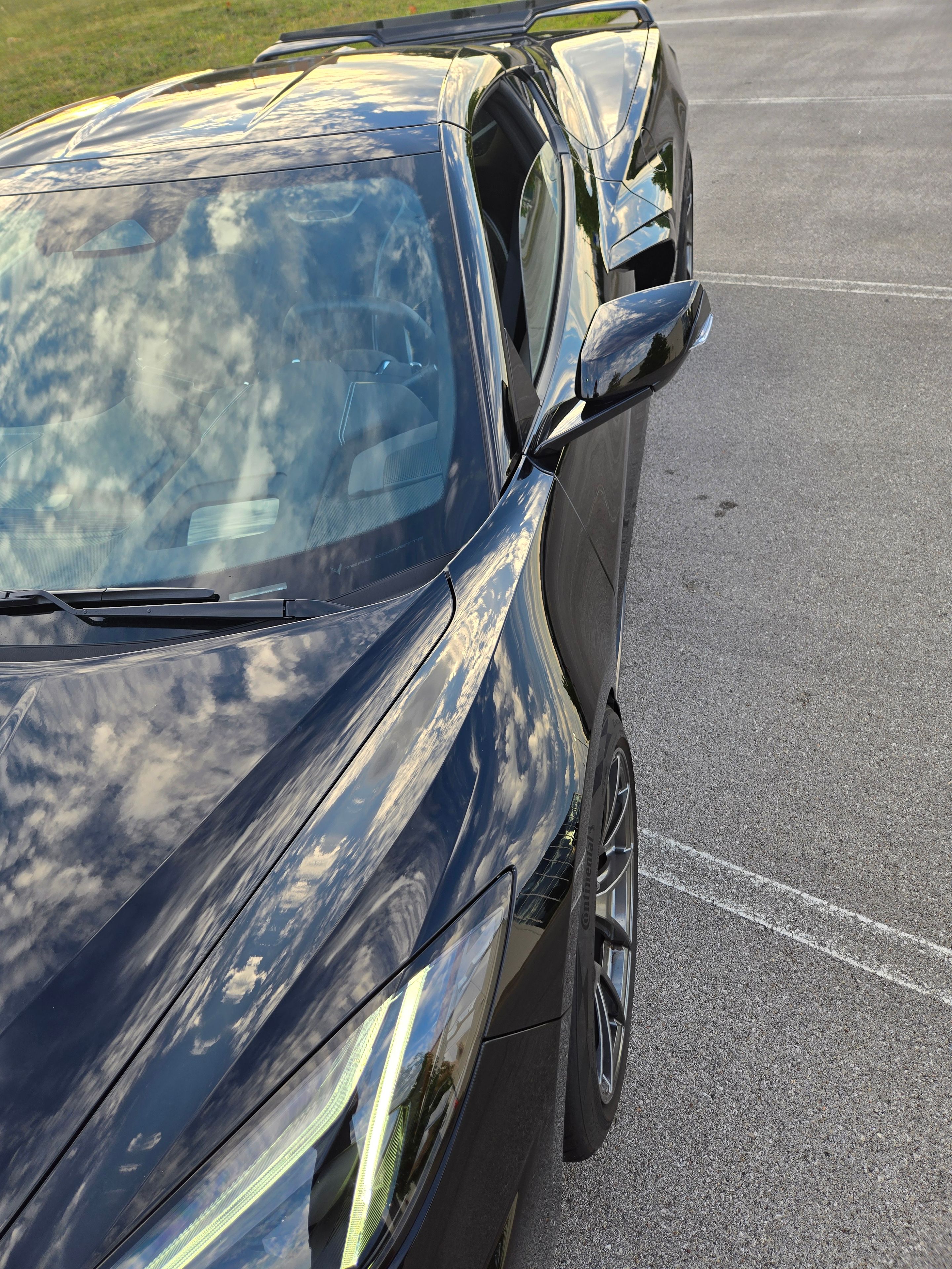 Black Chevrolet C8 Corvette Stingray/Z51 with 18"/19" VS-5RS Apex wheels in Anthracite