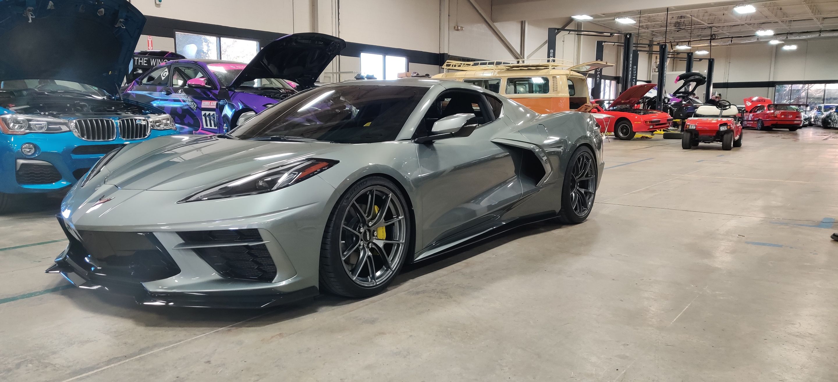 Grey Chevrolet C8 Corvette Stingray/Z51 with 19"/20" VS-5RS Apex wheels in Anthracite